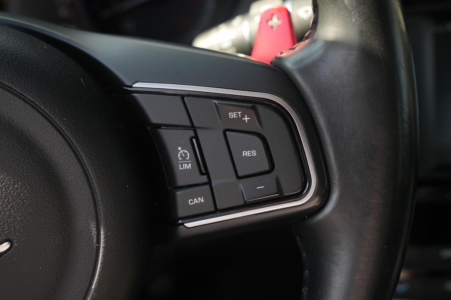 Jaguar XE 2.0 Portfolio 2015  13
