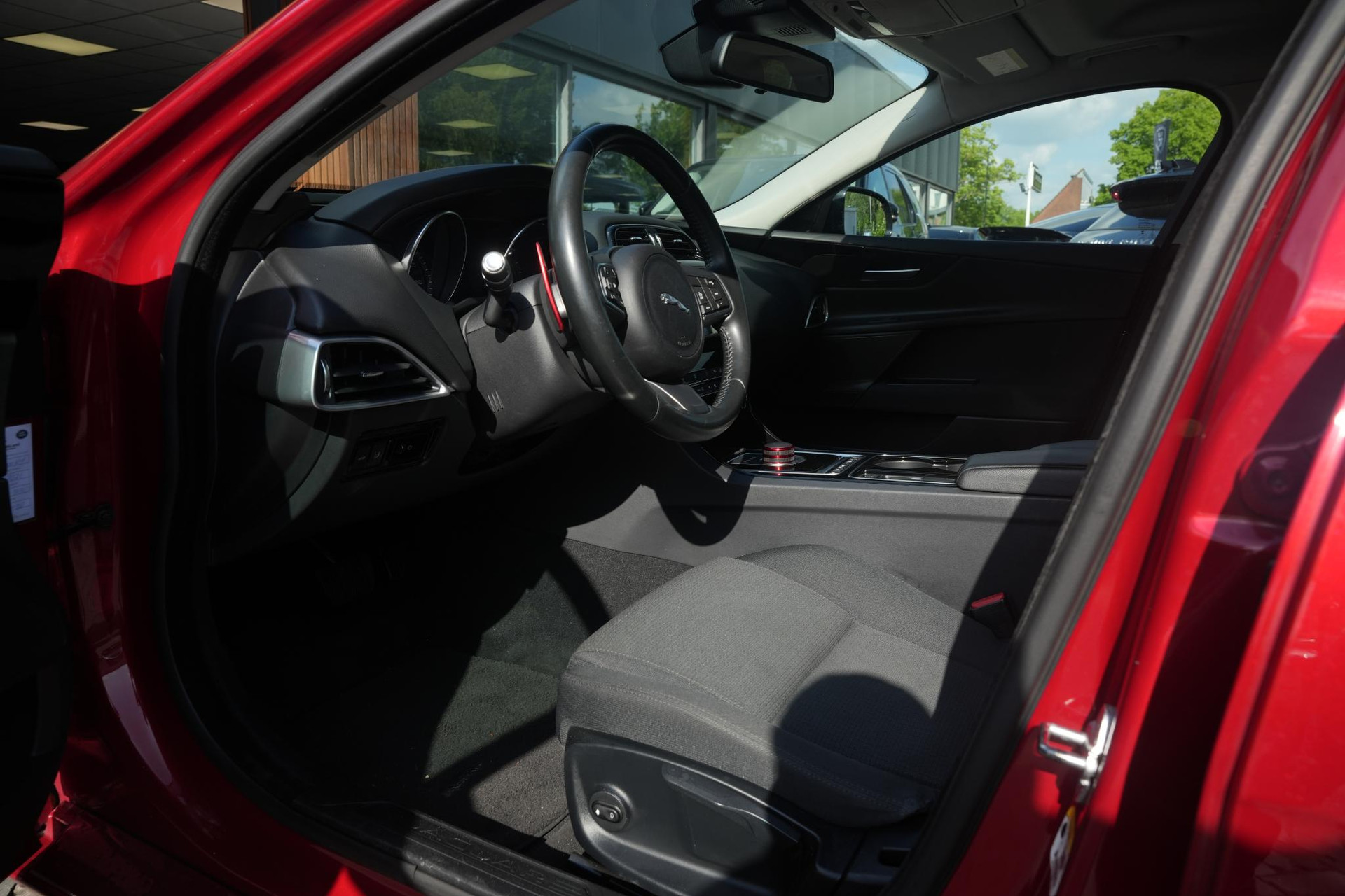 Jaguar XE 2.0 Portfolio 2015  17