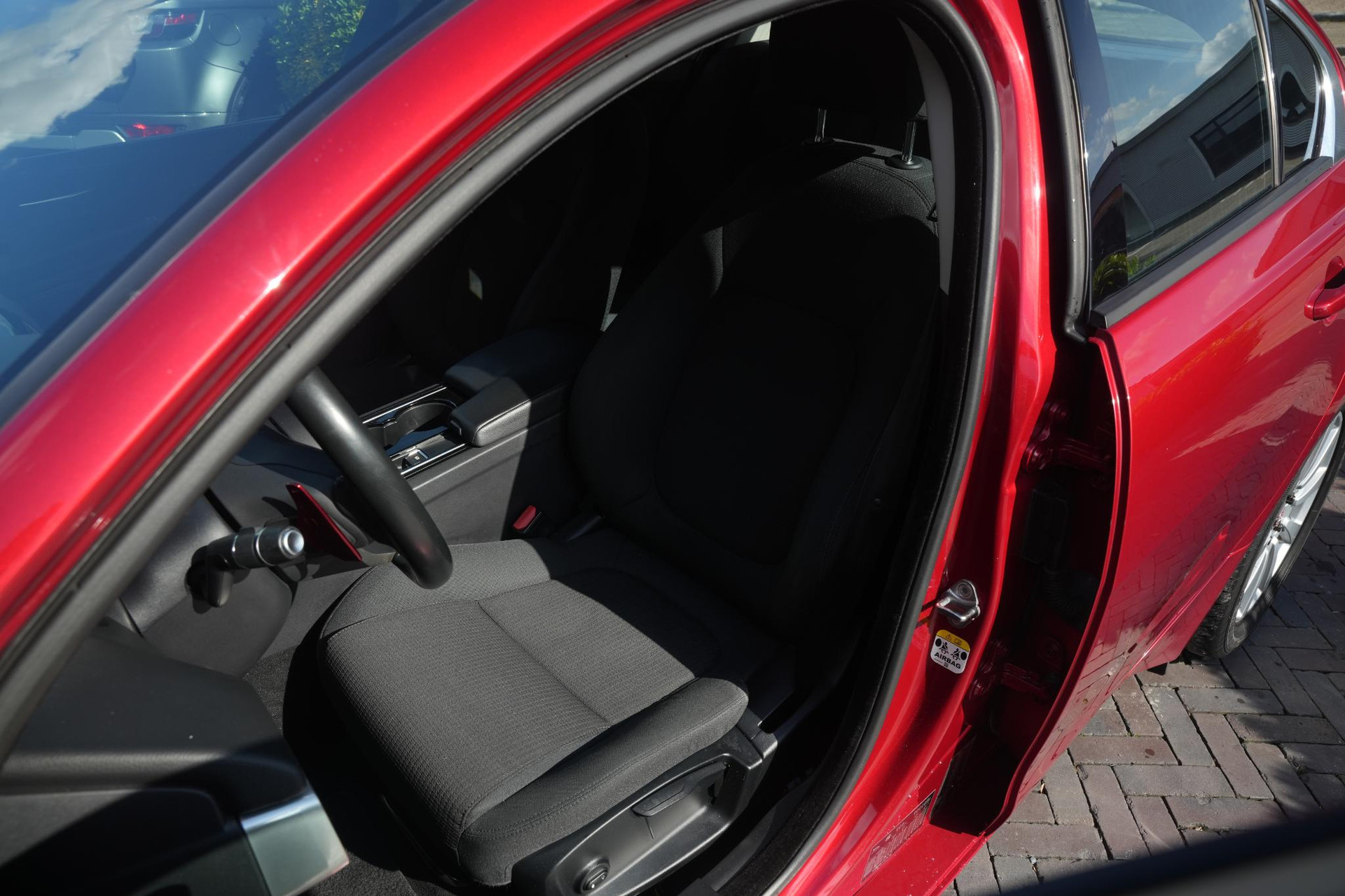 Jaguar XE 2.0 Portfolio 2015  18