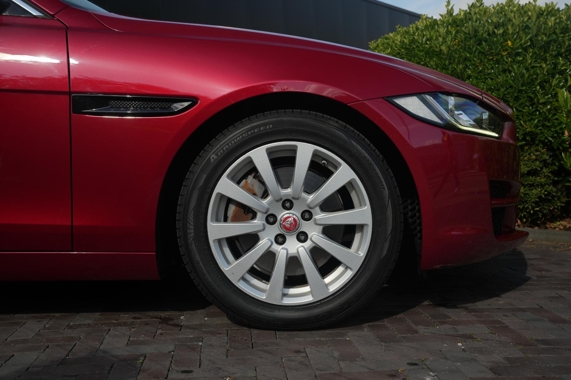 Jaguar XE 2.0 Portfolio 2015  6