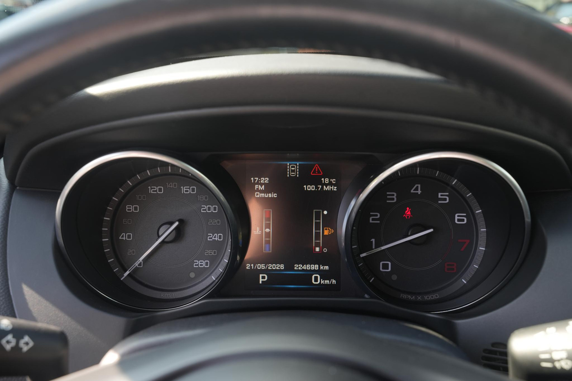 Jaguar XE 2.0 Portfolio 2015  7