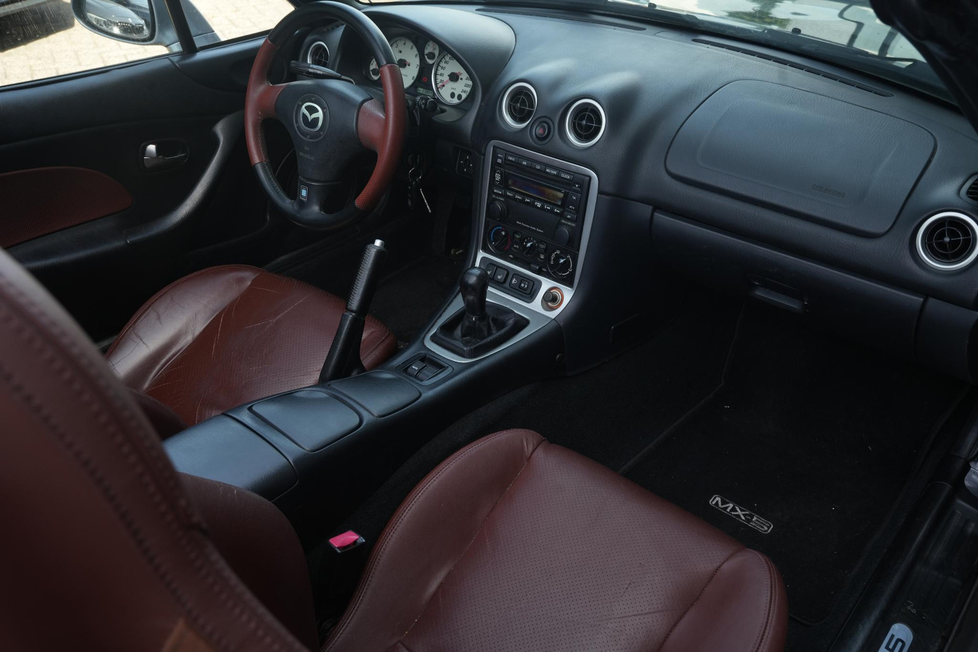 Mazda MX-5 1.6i Exclusive 2002 TITANIUM GRAY METALLIC (25G) 11