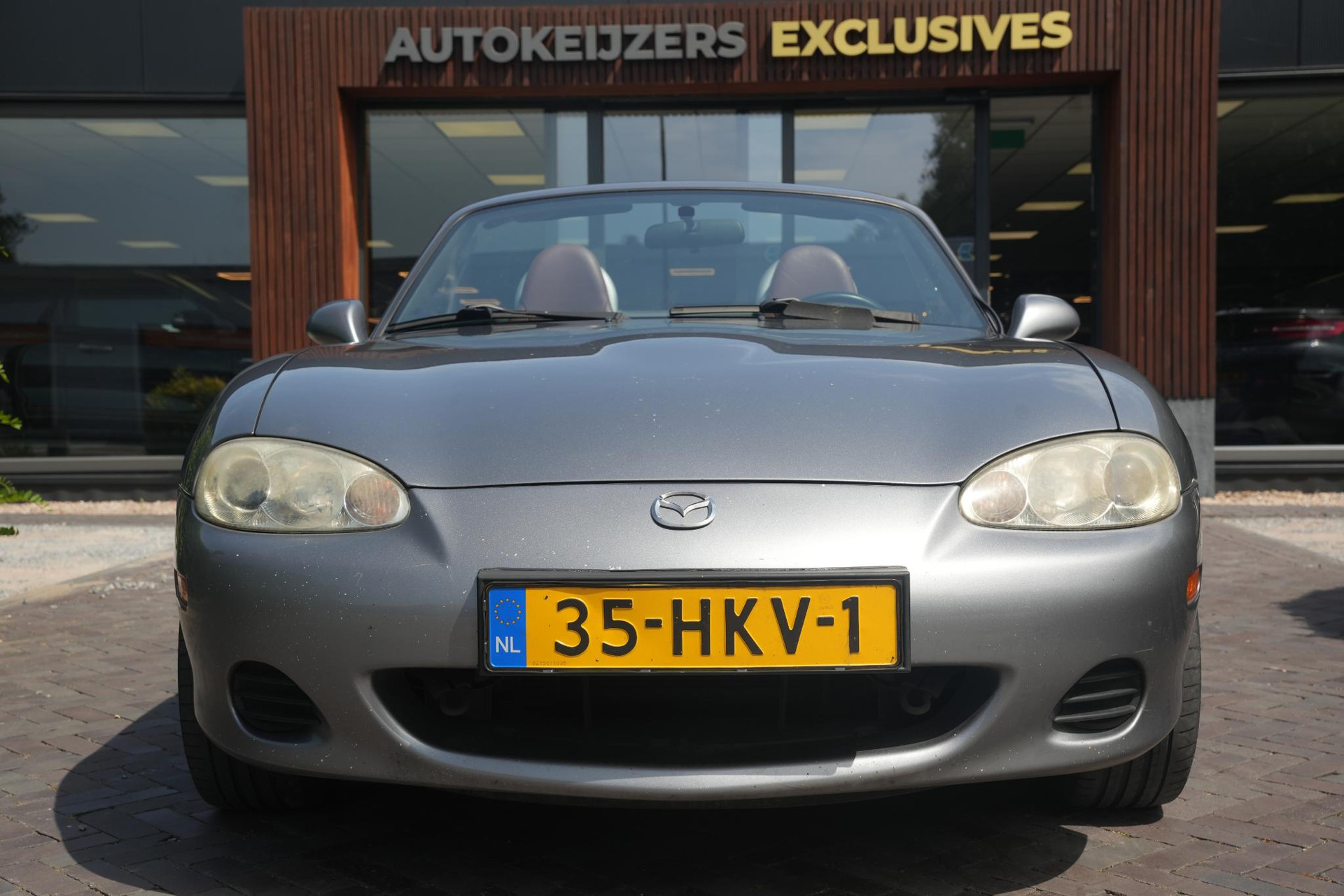 Mazda MX-5 1.6i Exclusive 2002 TITANIUM GRAY METALLIC (25G) 2