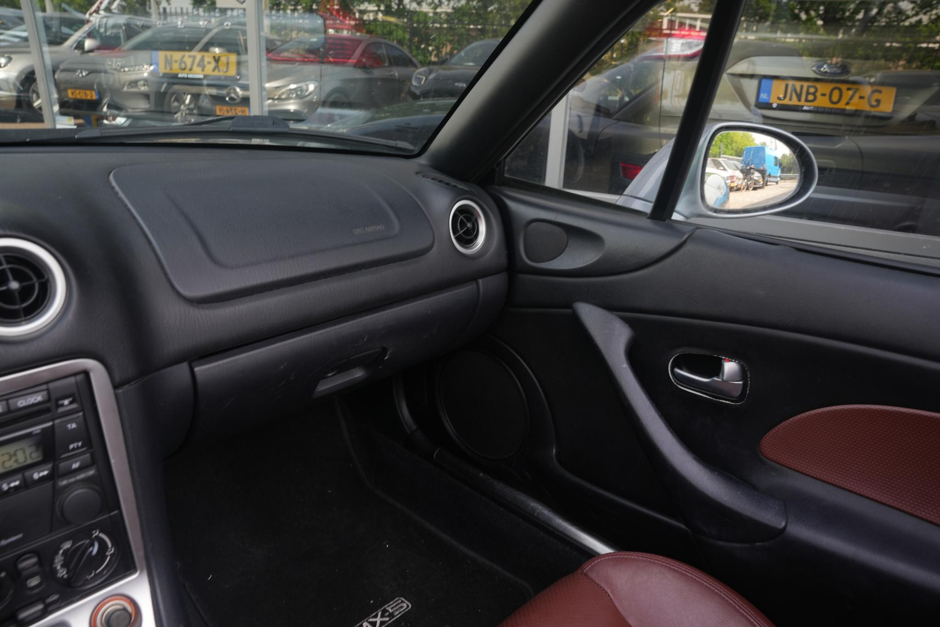 Mazda MX-5 1.6i Exclusive 2002 TITANIUM GRAY METALLIC (25G) 25
