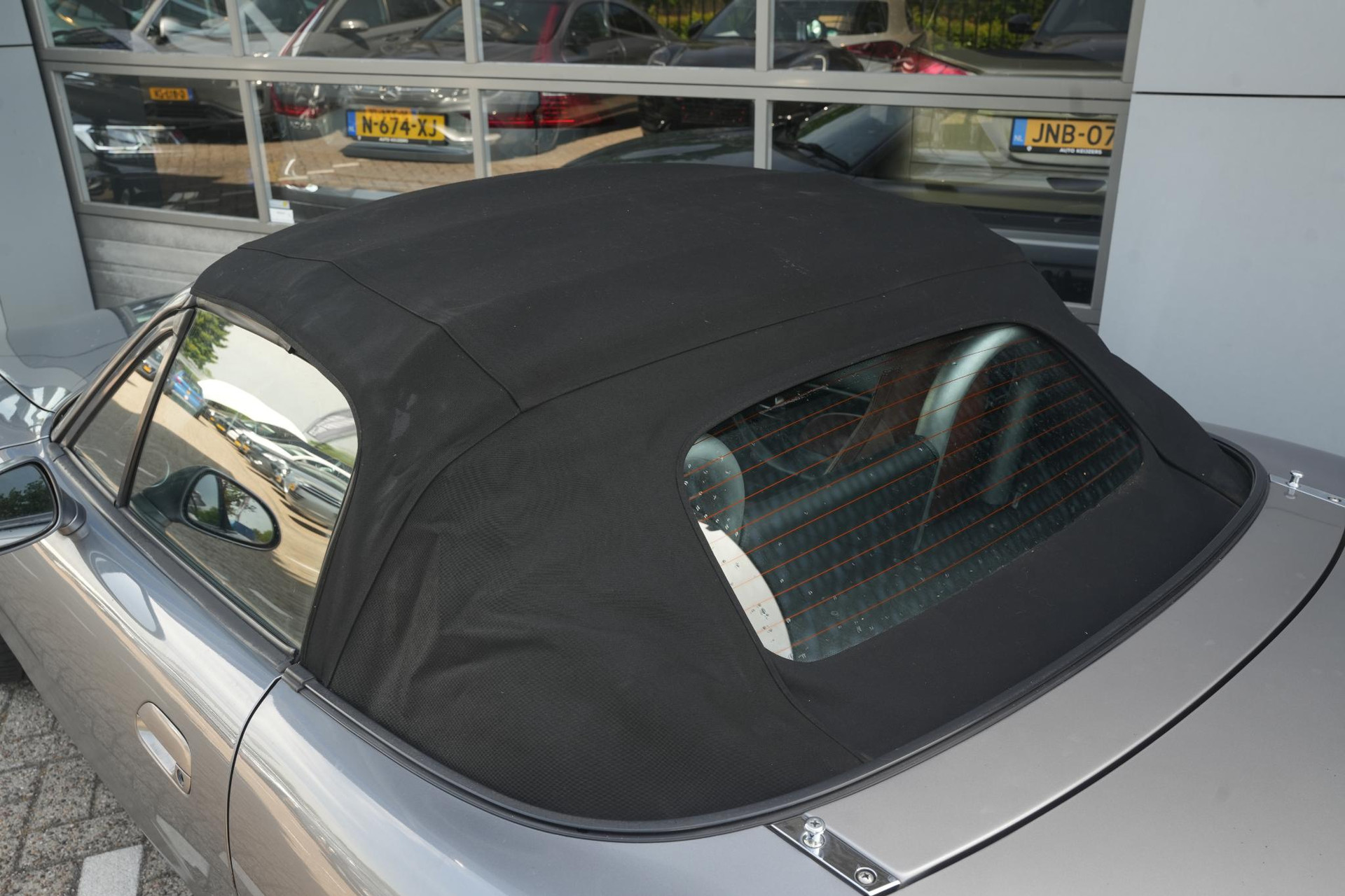 Mazda MX-5 1.6i Exclusive 2002 TITANIUM GRAY METALLIC (25G) 26