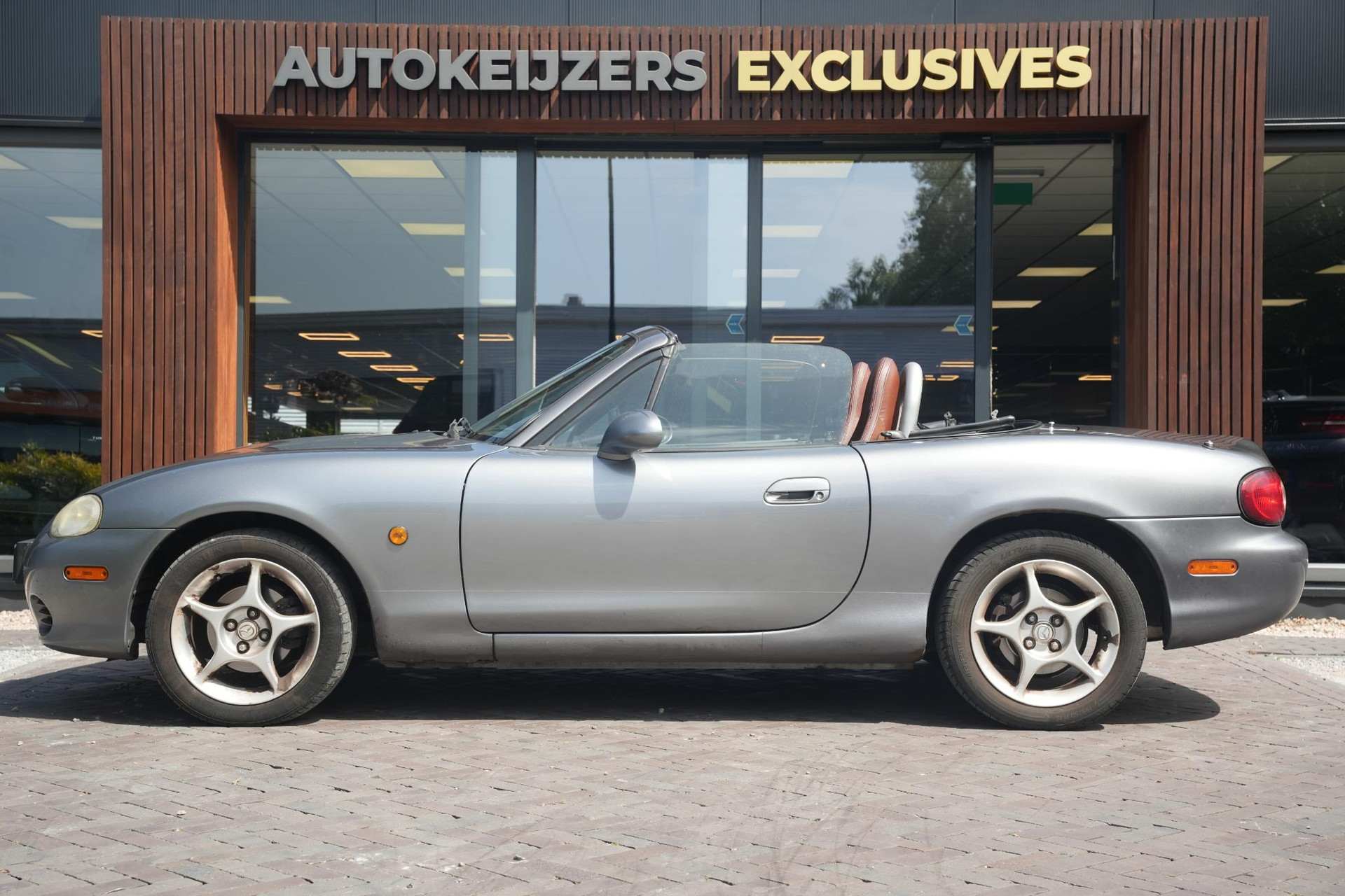 Mazda MX-5 1.6i Exclusive 2002 TITANIUM GRAY METALLIC (25G) 3