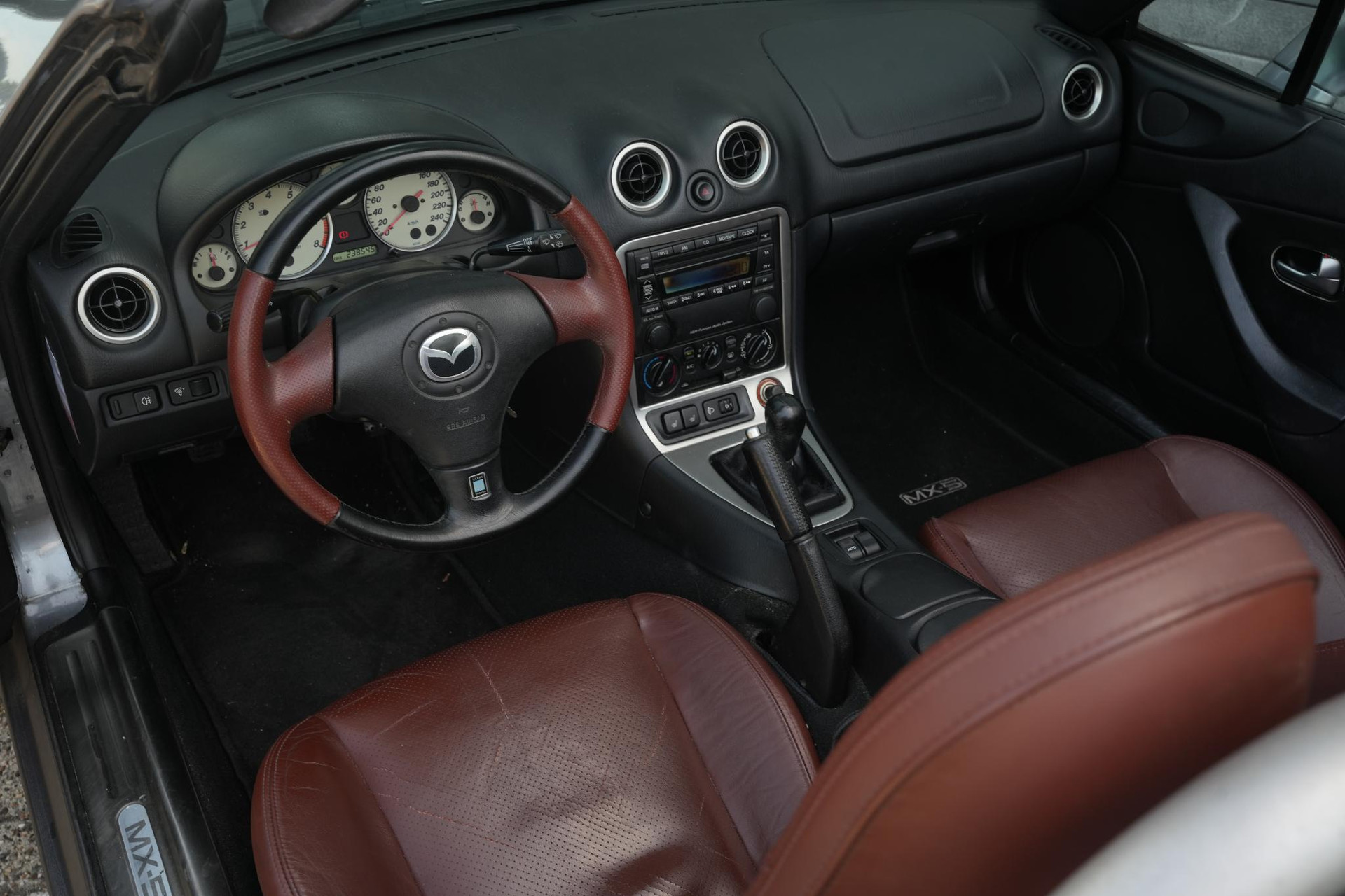 Mazda MX-5 1.6i Exclusive 2002 TITANIUM GRAY METALLIC (25G) 8