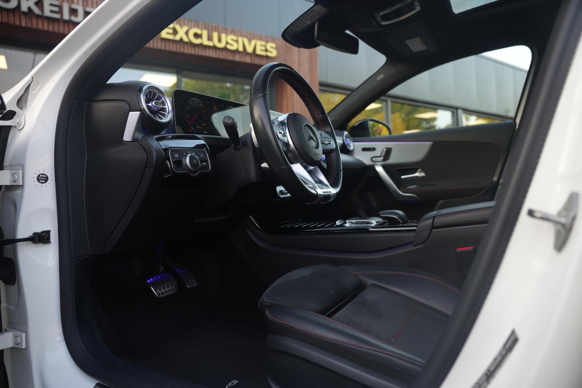 Mercedes-Benz A-Klasse 200 Launch Edition Premium Plus 2018  18