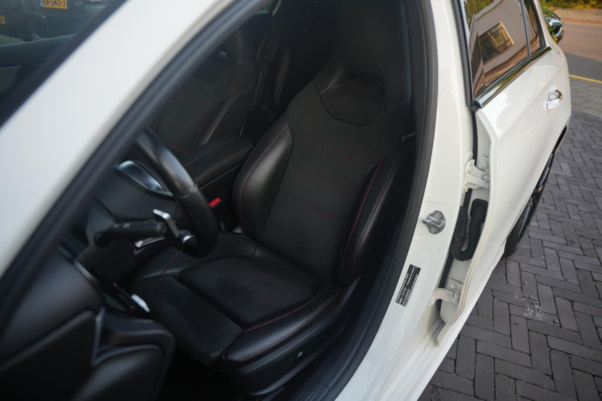 Mercedes-Benz A-Klasse 200 Launch Edition Premium Plus 2018  25