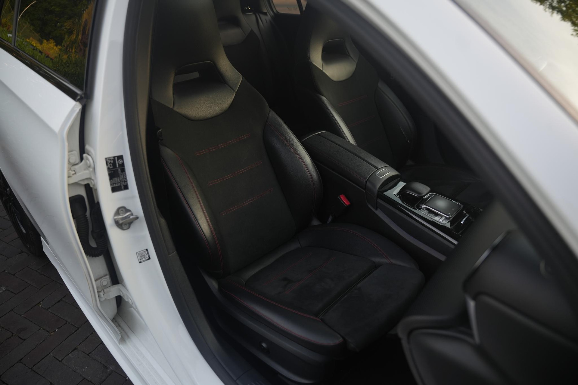 Mercedes-Benz A-Klasse 200 Launch Edition Premium Plus 2018  26