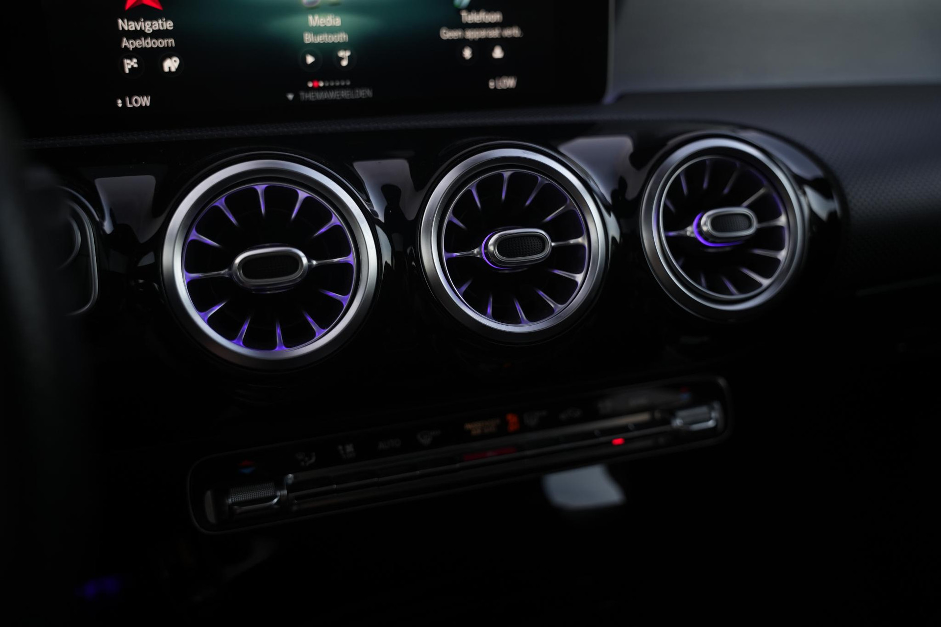 Mercedes-Benz A-Klasse 200 Launch Edition Premium Plus 2018  31