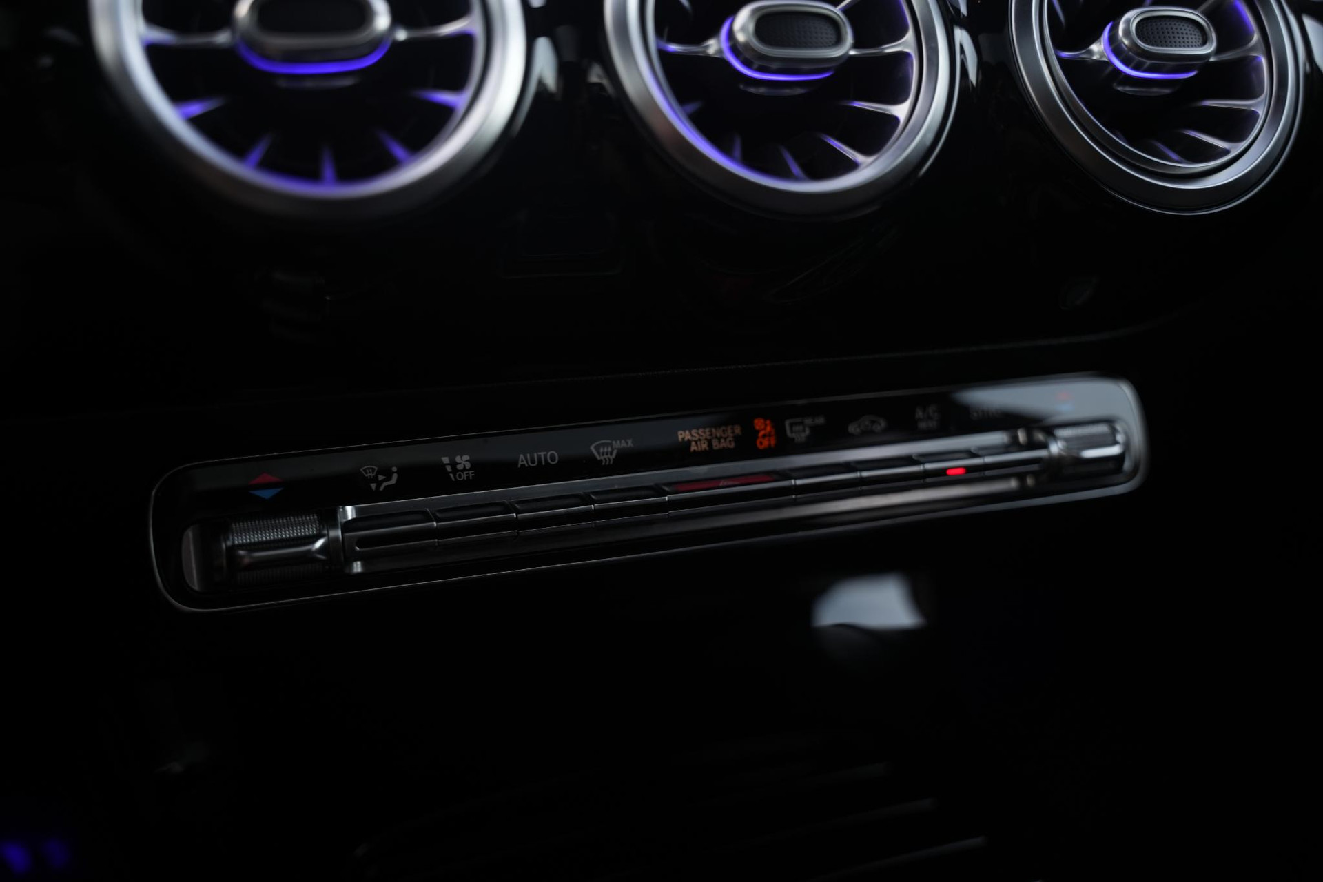 Mercedes-Benz A-Klasse 200 Launch Edition Premium Plus 2018  32