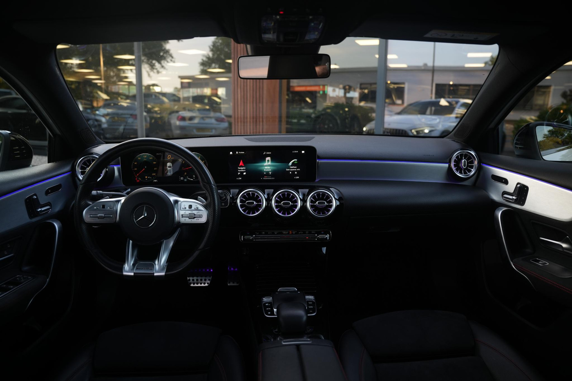 Mercedes-Benz A-Klasse 200 Launch Edition Premium Plus 2018  6