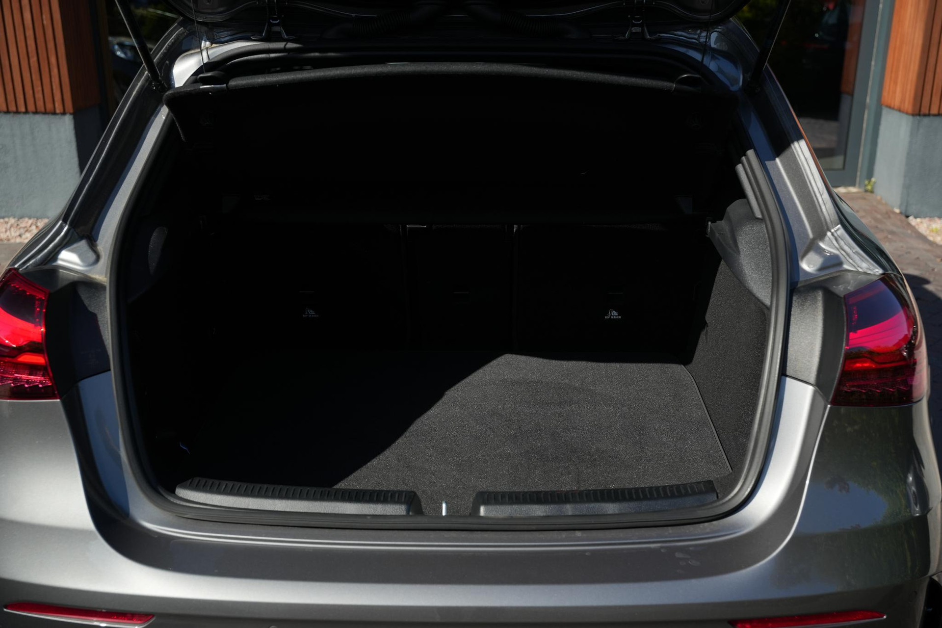 Mercedes-Benz A-Klasse AMG 35 4MATIC 2025 Mountain gray - metallic finish (787U) 10