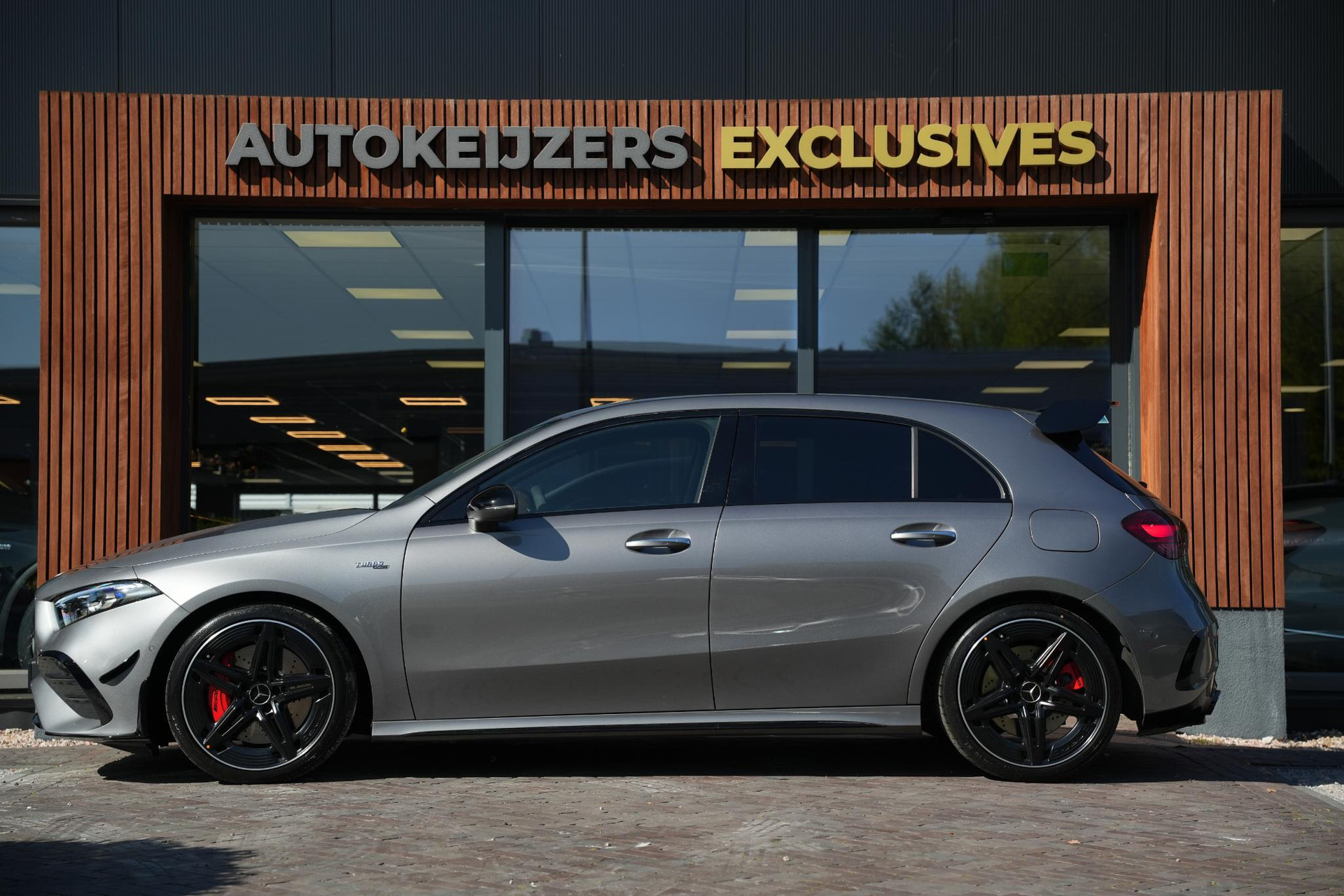 Mercedes-Benz A-Klasse AMG 35 4MATIC 2025 Mountain gray - metallic finish (787U) 4