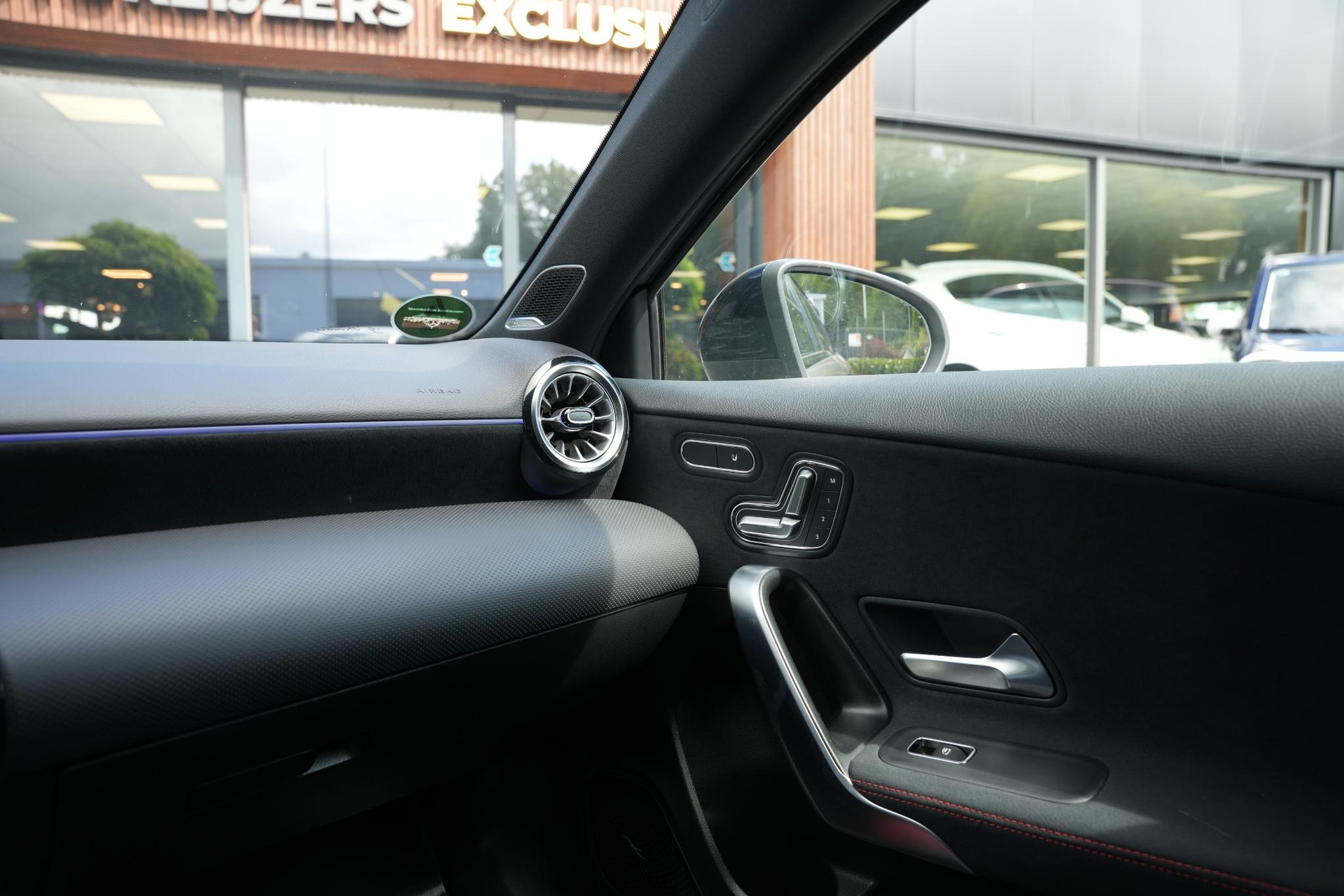 Mercedes-Benz A-Klasse AMG 35 4MATIC 2025 Mountain gray - metallic finish (787U) 49