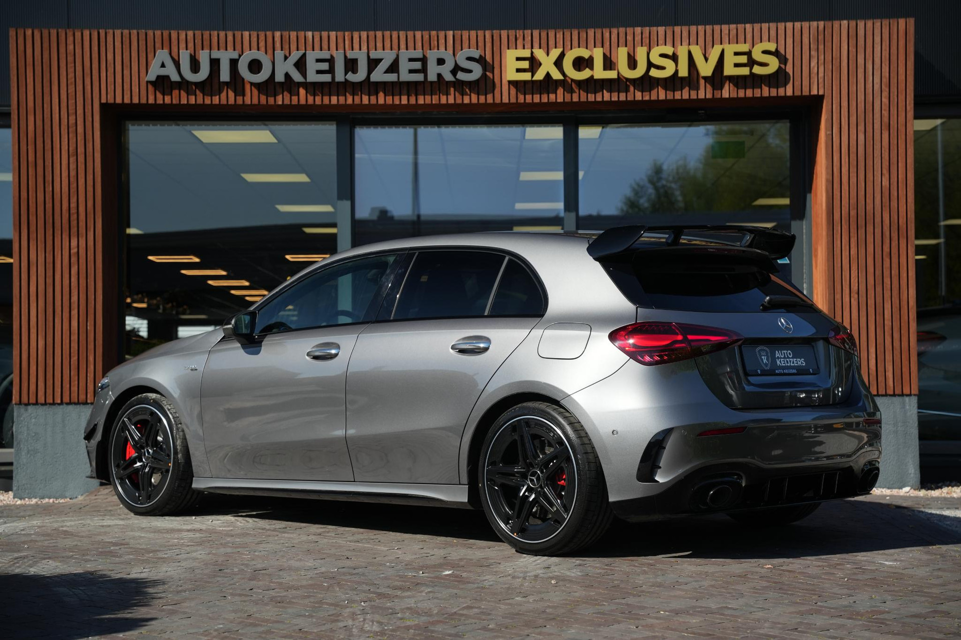 Mercedes-Benz A-Klasse AMG 35 4MATIC 2025 Mountain gray - metallic finish (787U) 5
