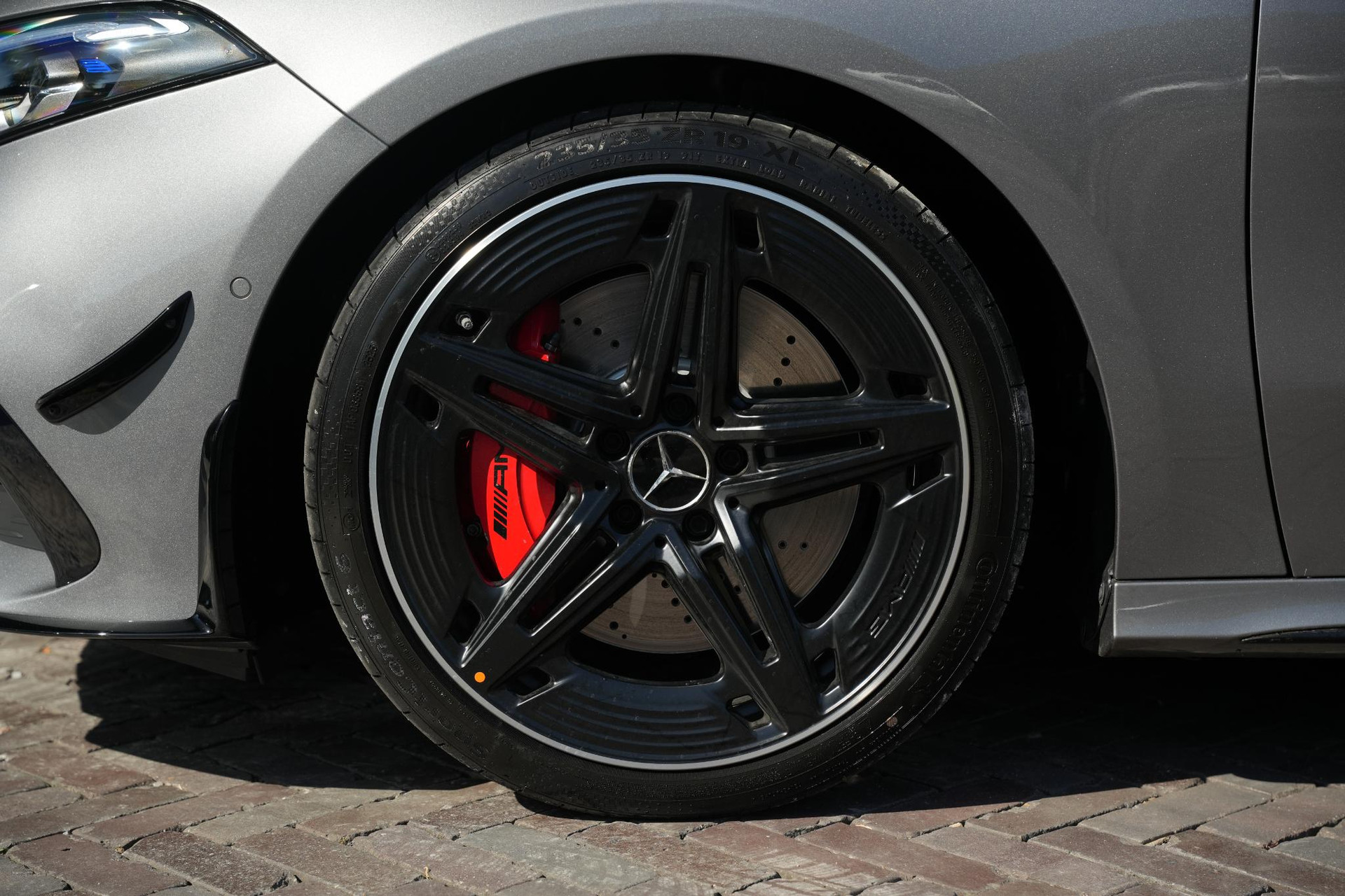Mercedes-Benz A-Klasse AMG 35 4MATIC 2025 Mountain gray - metallic finish (787U) 8