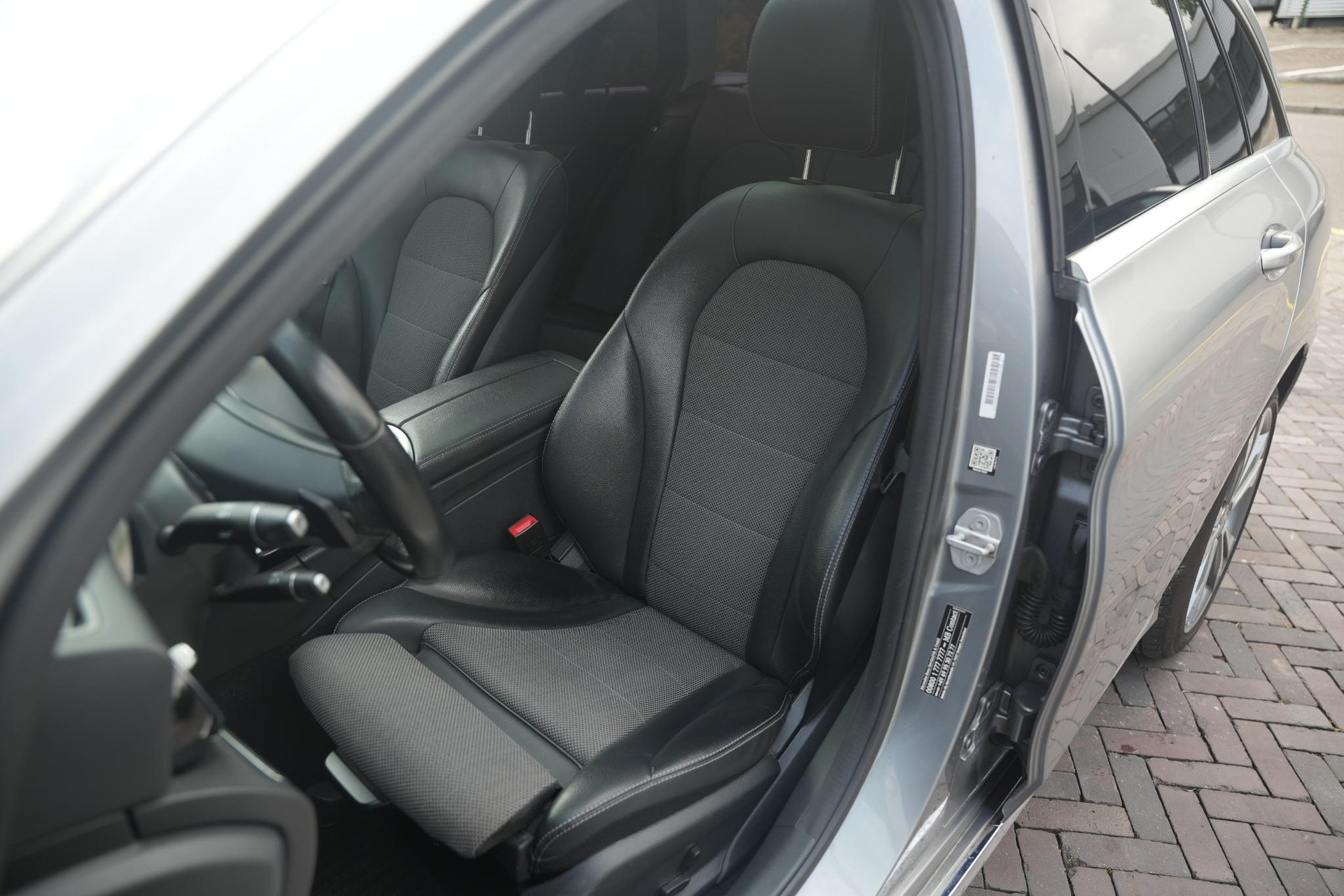 Mercedes-Benz C-Klasse Estate 180 2015 PALLADIUM SILVER METALLIC PAINT (792U) 18