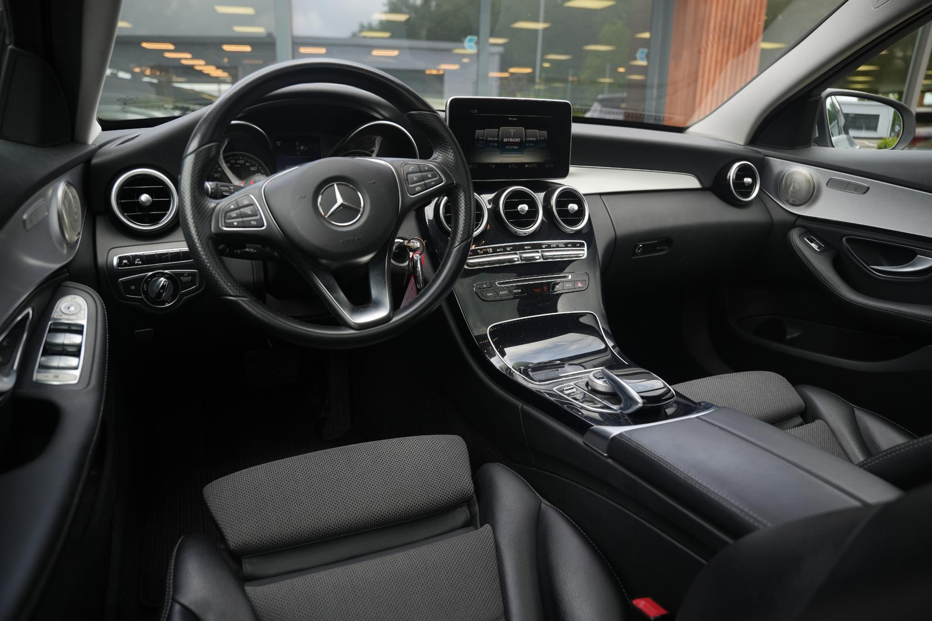 Mercedes-Benz C-Klasse Estate 180 2015 PALLADIUM SILVER METALLIC PAINT (792U) 2