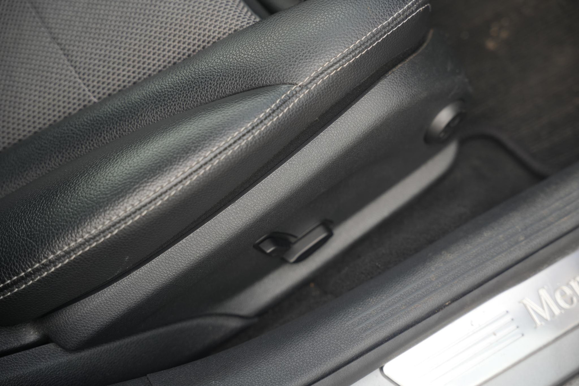 Mercedes-Benz C-Klasse Estate 180 2015 PALLADIUM SILVER METALLIC PAINT (792U) 21