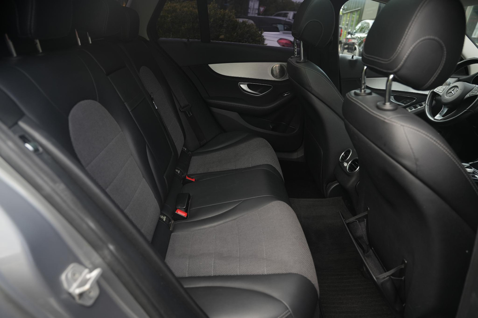 Mercedes-Benz C-Klasse Estate 180 2015 PALLADIUM SILVER METALLIC PAINT (792U) 23