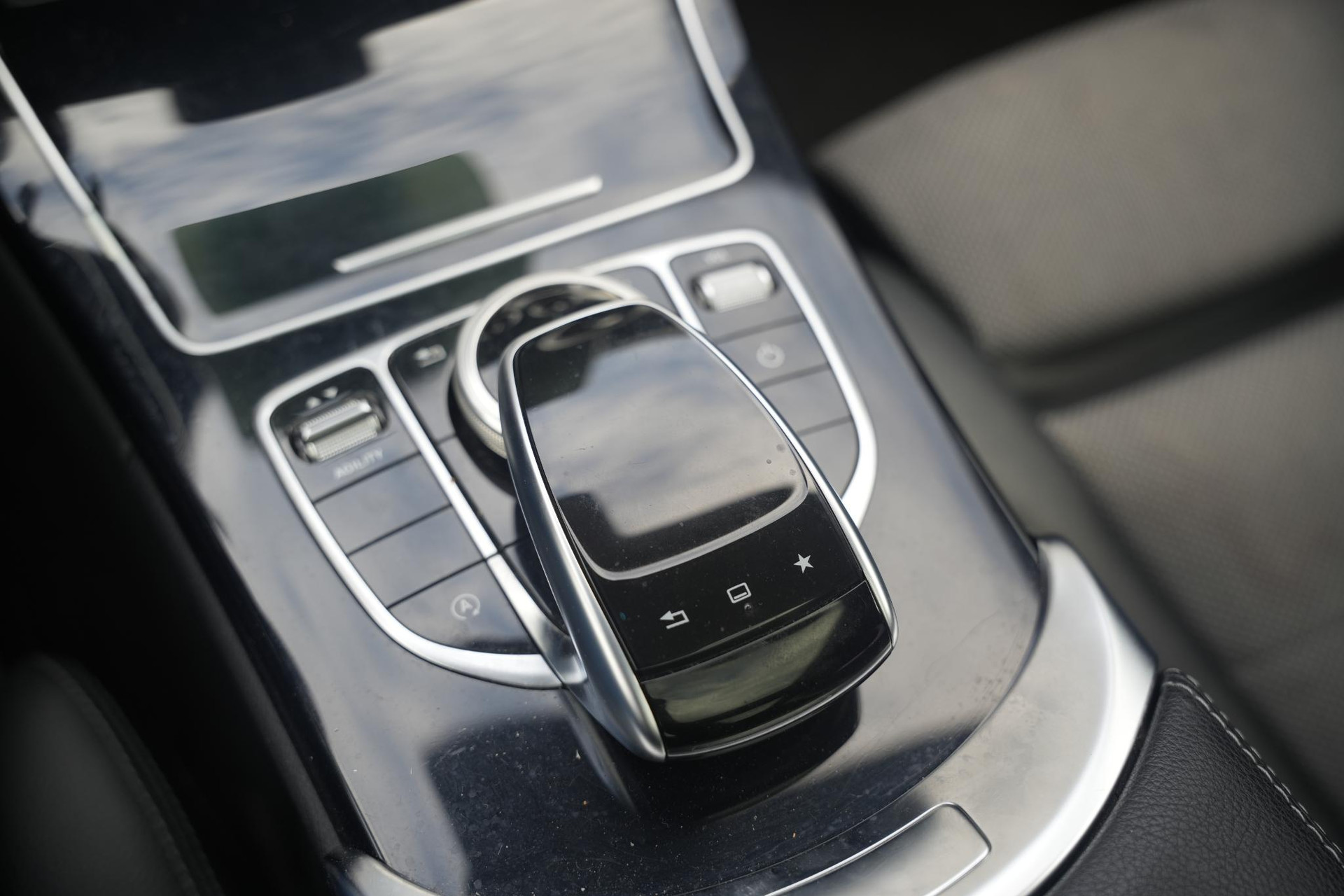 Mercedes-Benz C-Klasse Estate 180 2015 PALLADIUM SILVER METALLIC PAINT (792U) 31