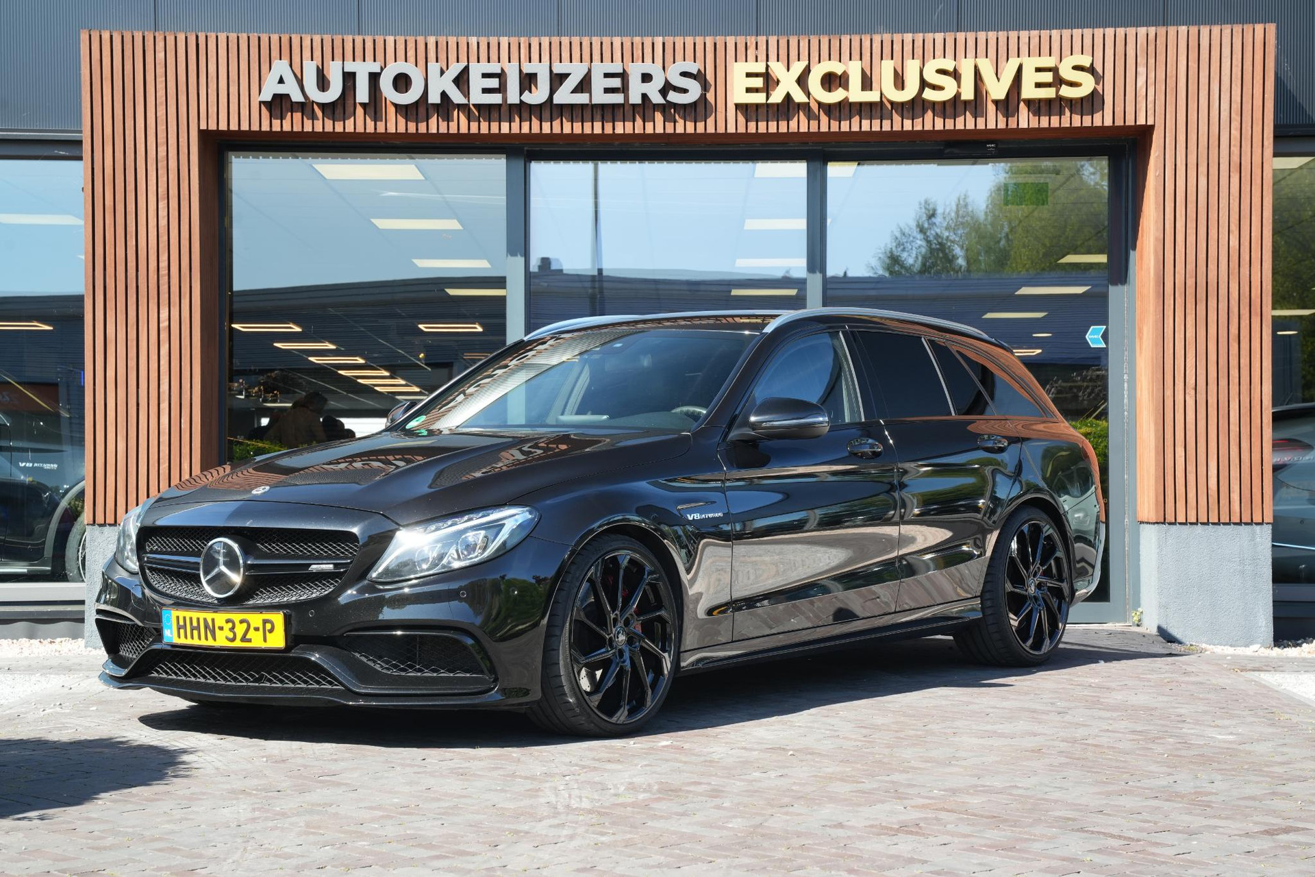Mercedes-Benz C-Klasse Estate AMG 63 476PK 2015 OBSIDIAN BLACK (197U) 3