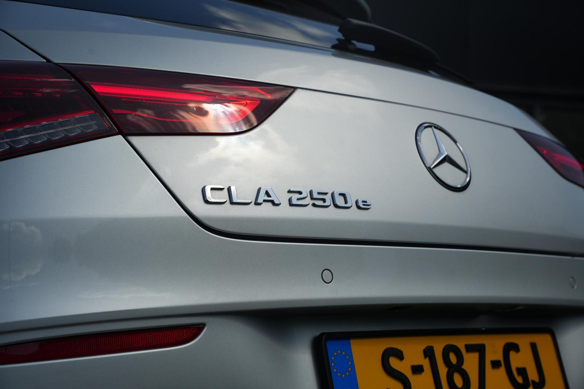 Mercedes-Benz CLA-Klasse Shooting Brake 250 e Premium Plus 2021 IRIDIUM SILVER - METALLIC FINISH (775U) 10