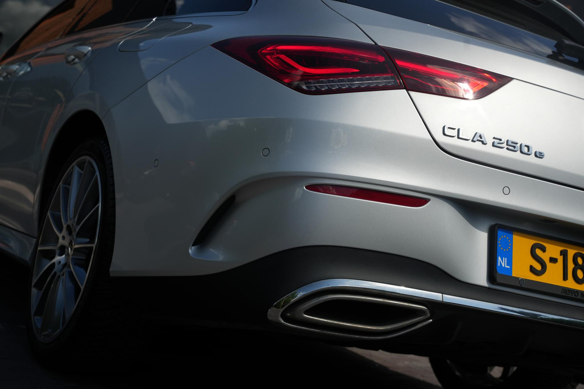 Mercedes-Benz CLA-Klasse Shooting Brake 250 e Premium Plus 2021 IRIDIUM SILVER - METALLIC FINISH (775U) 11