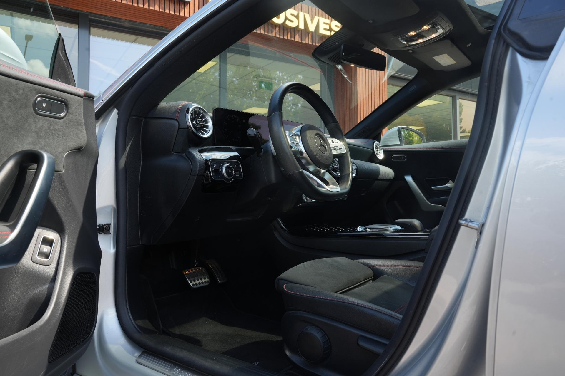 Mercedes-Benz CLA-Klasse Shooting Brake 250 e Premium Plus 2021 IRIDIUM SILVER - METALLIC FINISH (775U) 12