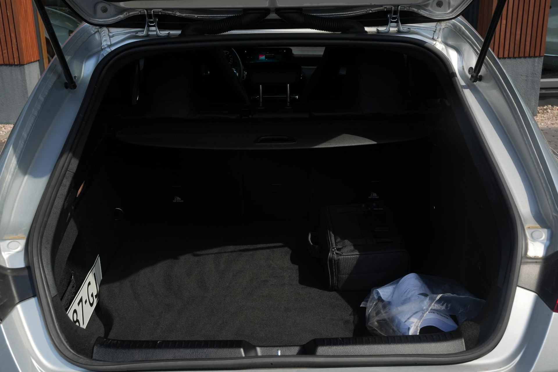Mercedes-Benz CLA-Klasse Shooting Brake 250 e Premium Plus 2021 IRIDIUM SILVER - METALLIC FINISH (775U) 16