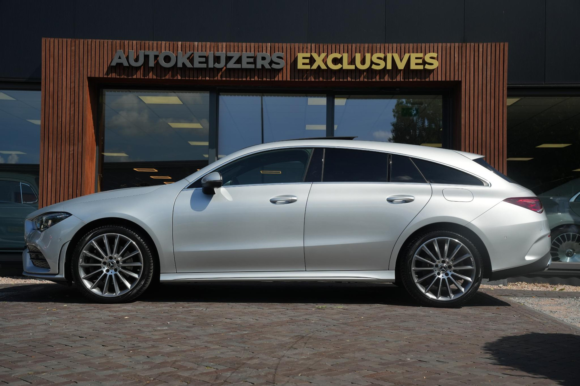 Mercedes-Benz CLA-Klasse Shooting Brake 250 e Premium Plus 2021 IRIDIUM SILVER - METALLIC FINISH (775U) 3