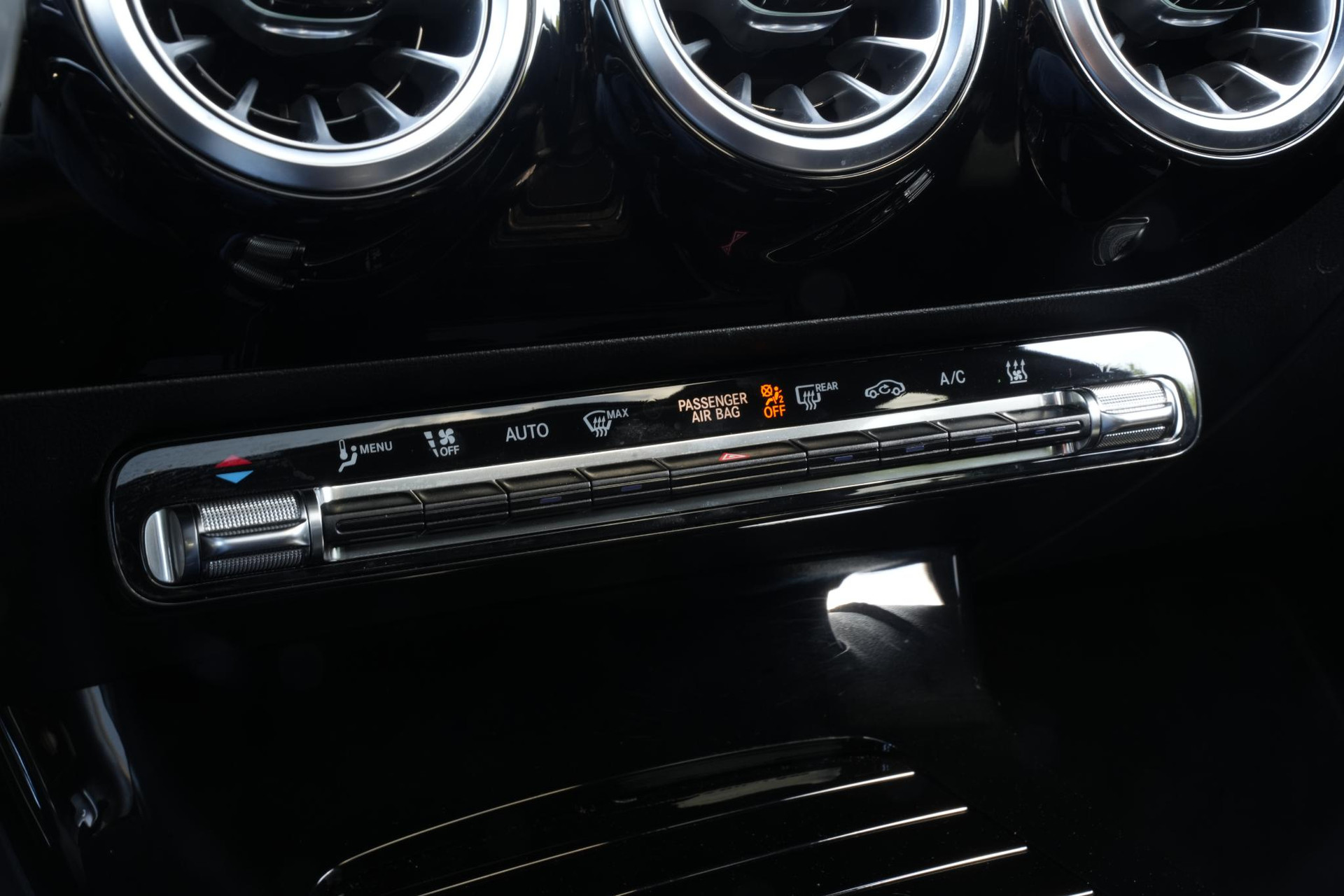 Mercedes-Benz CLA-Klasse Shooting Brake 250 e Premium Plus 2021 IRIDIUM SILVER - METALLIC FINISH (775U) 32