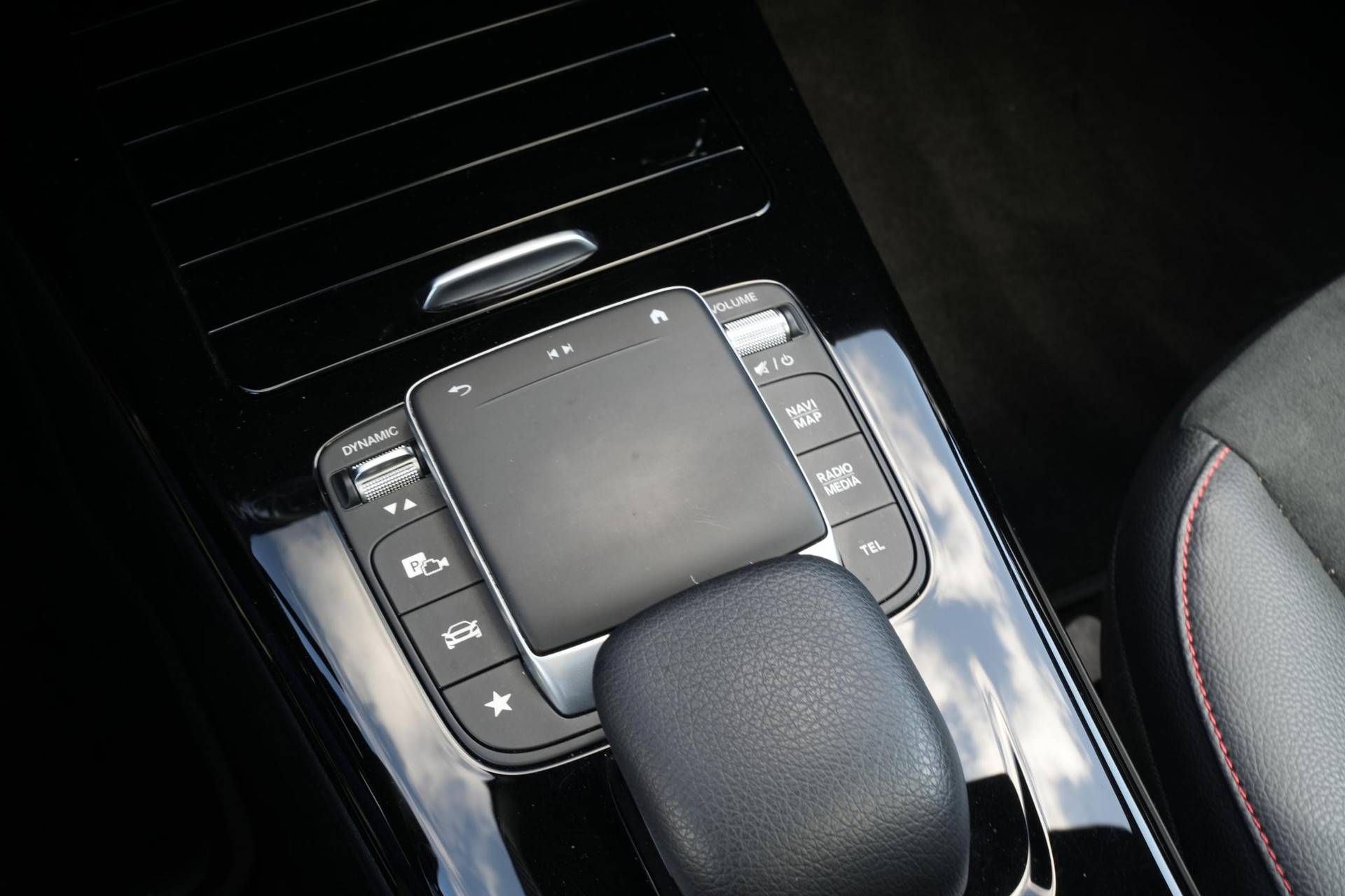 Mercedes-Benz CLA-Klasse Shooting Brake 250 e Premium Plus 2021 IRIDIUM SILVER - METALLIC FINISH (775U) 34