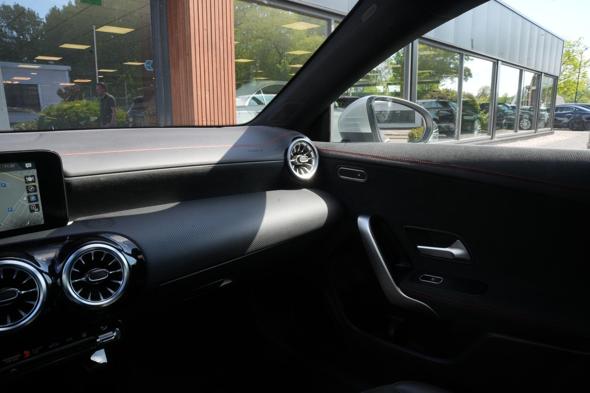 Mercedes-Benz CLA-Klasse Shooting Brake 250 e Premium Plus 2021 IRIDIUM SILVER - METALLIC FINISH (775U) 35