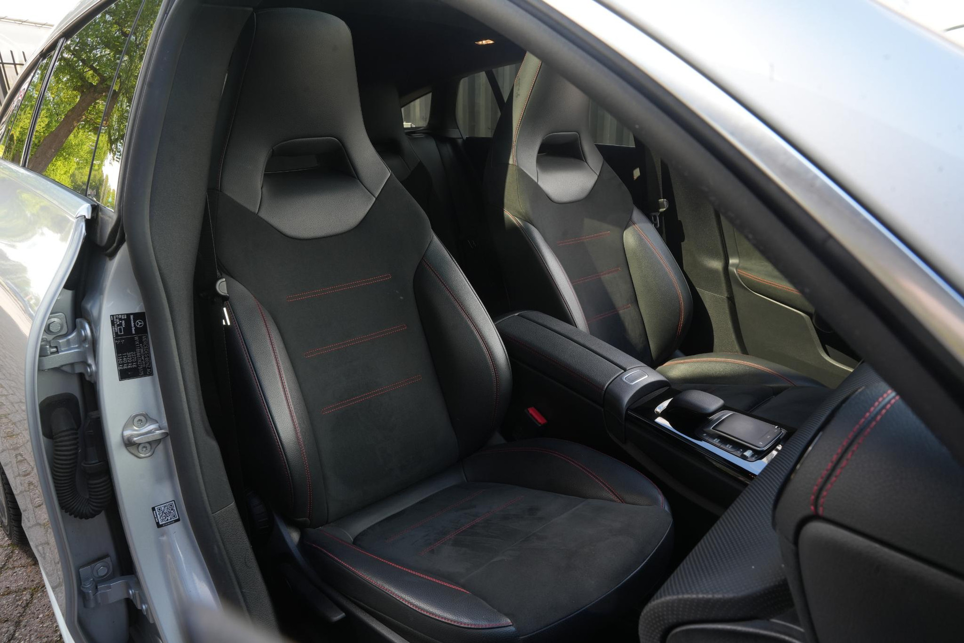 Mercedes-Benz CLA-Klasse Shooting Brake 250 e Premium Plus 2021 IRIDIUM SILVER - METALLIC FINISH (775U) 37
