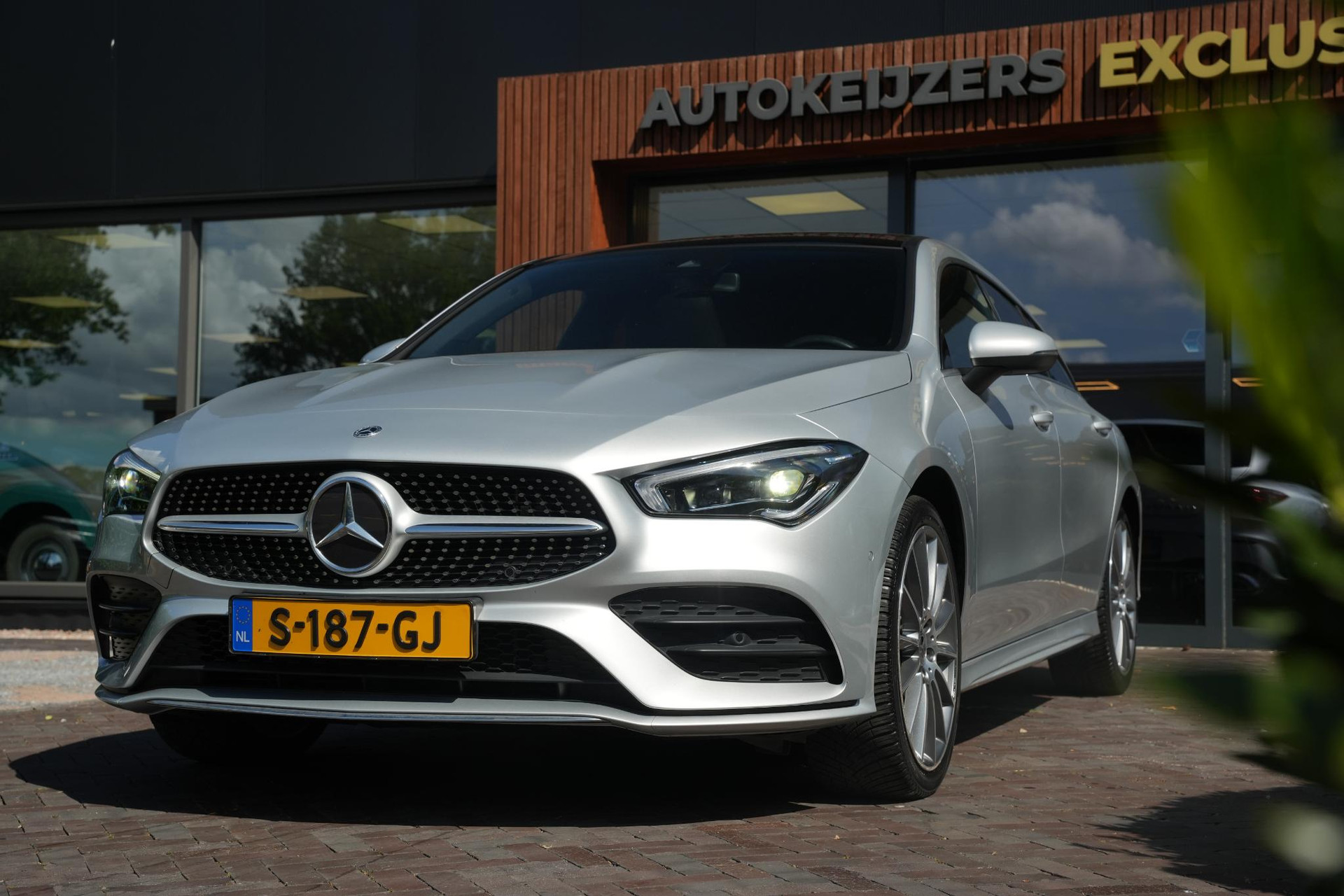 Mercedes-Benz CLA-Klasse Shooting Brake 250 e Premium Plus 2021 IRIDIUM SILVER - METALLIC FINISH (775U) 8