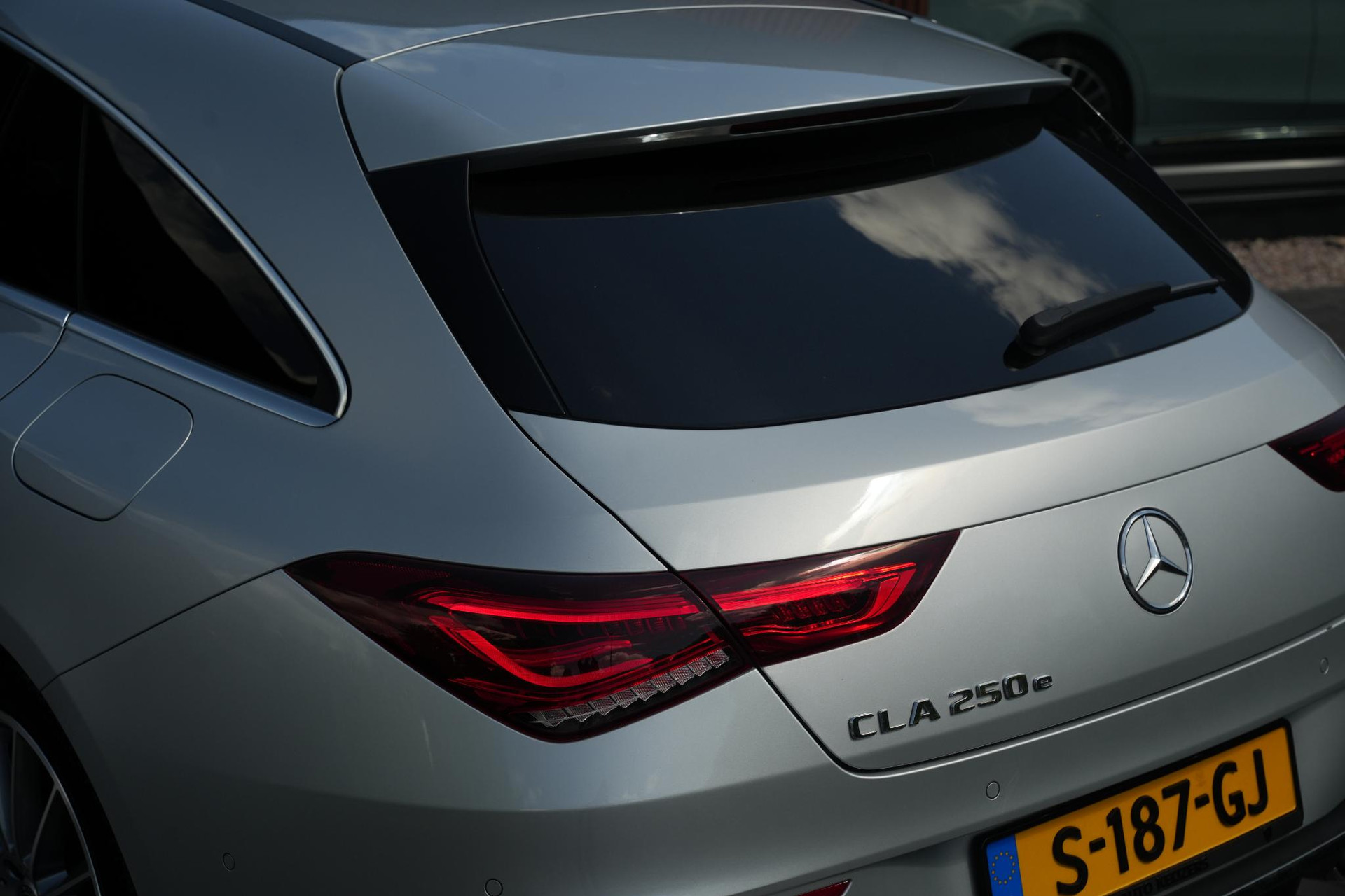Mercedes-Benz CLA-Klasse Shooting Brake 250 e Premium Plus 2021 IRIDIUM SILVER - METALLIC FINISH (775U) 9