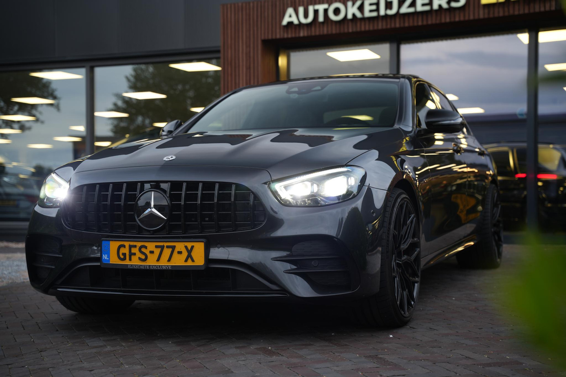 Mercedes-Benz E-Klasse 300 de Business Solution Luxury 2020  23