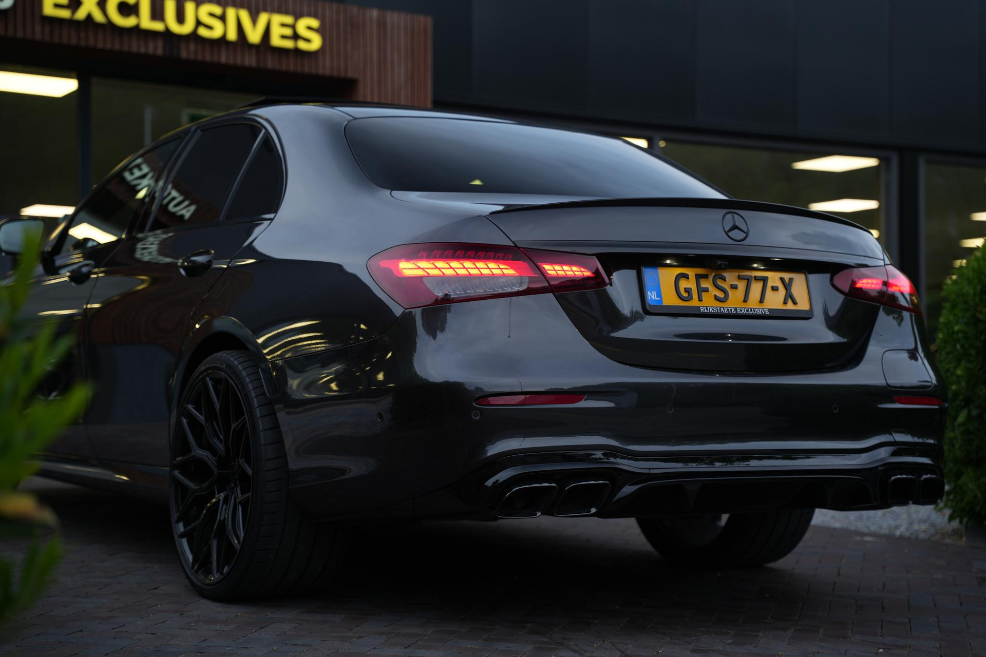 Mercedes-Benz E-Klasse 300 de Business Solution Luxury 2020  24