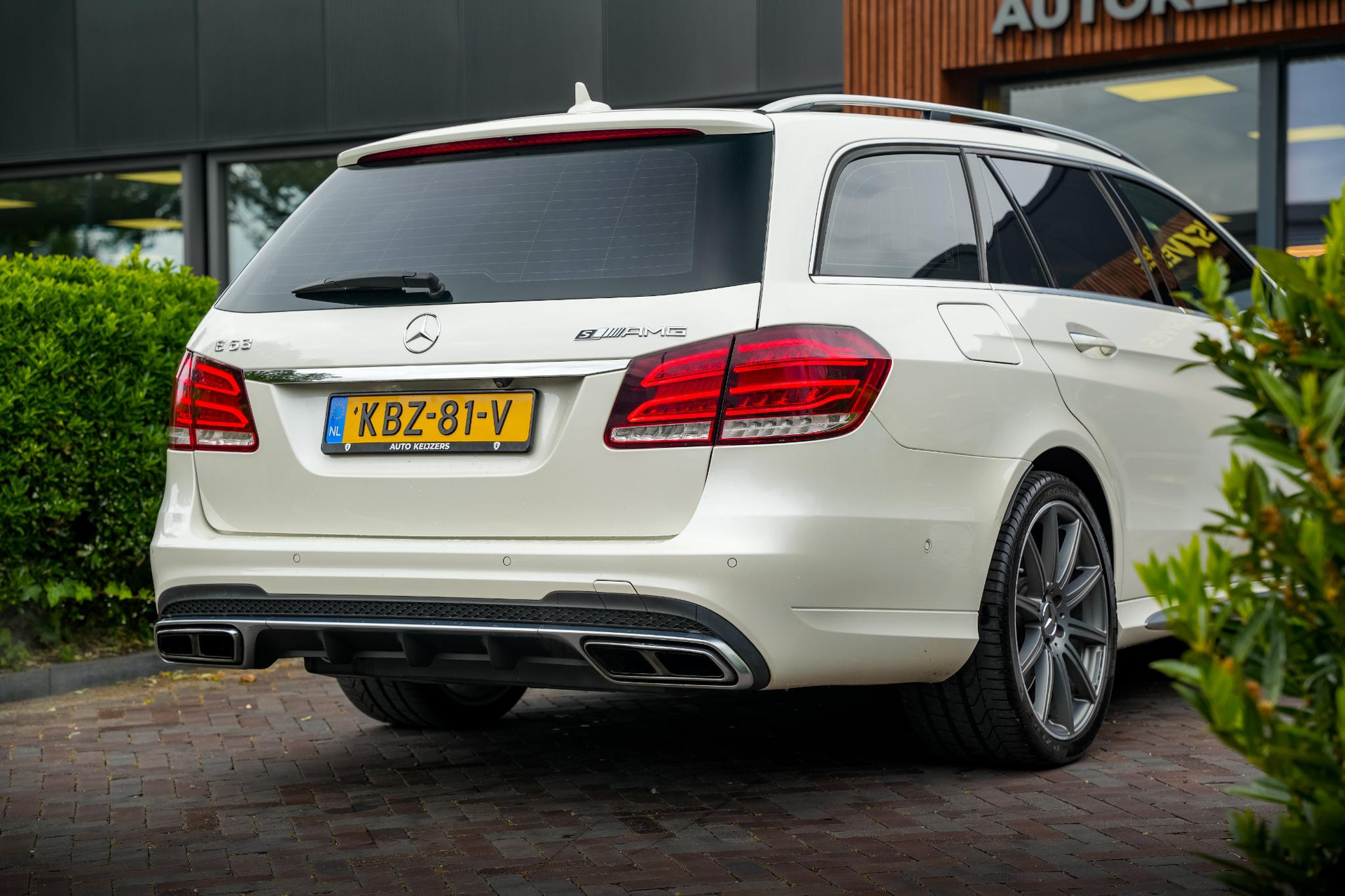 Mercedes-Benz E-Klasse Estate AMG 63 S 4MATIC 2014  11