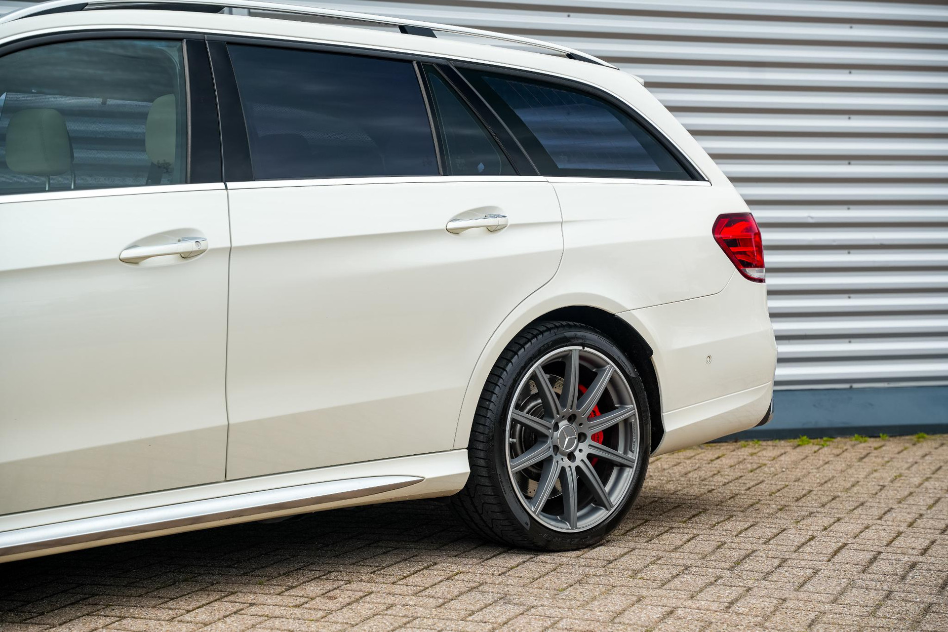 Mercedes-Benz E-Klasse Estate AMG 63 S 4MATIC 2014  33