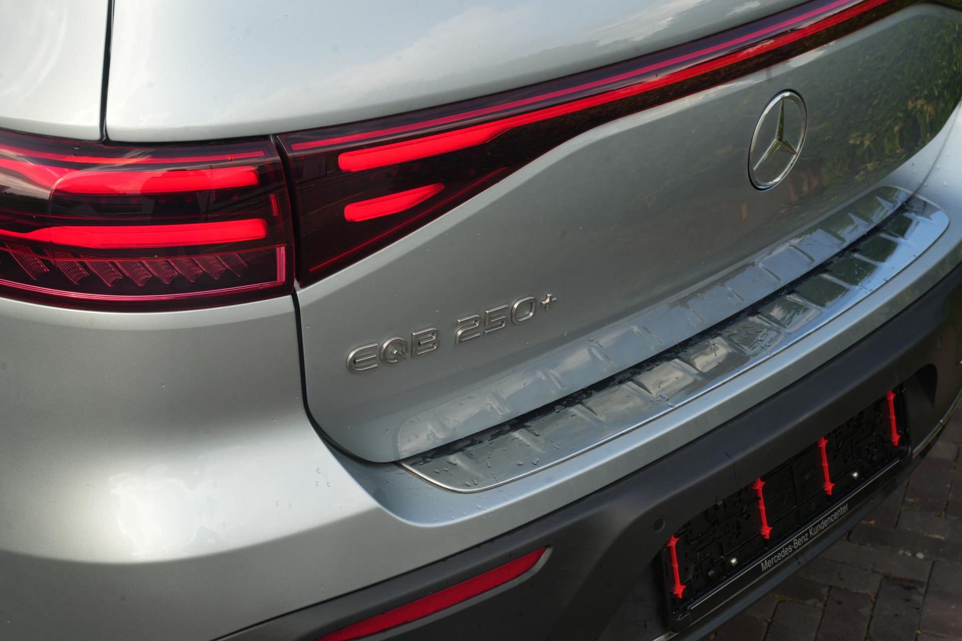 Mercedes-Benz EQB 250+ Business Solution 71 kWh 2025 High-Tech silver - Metallic finish (922U) 10