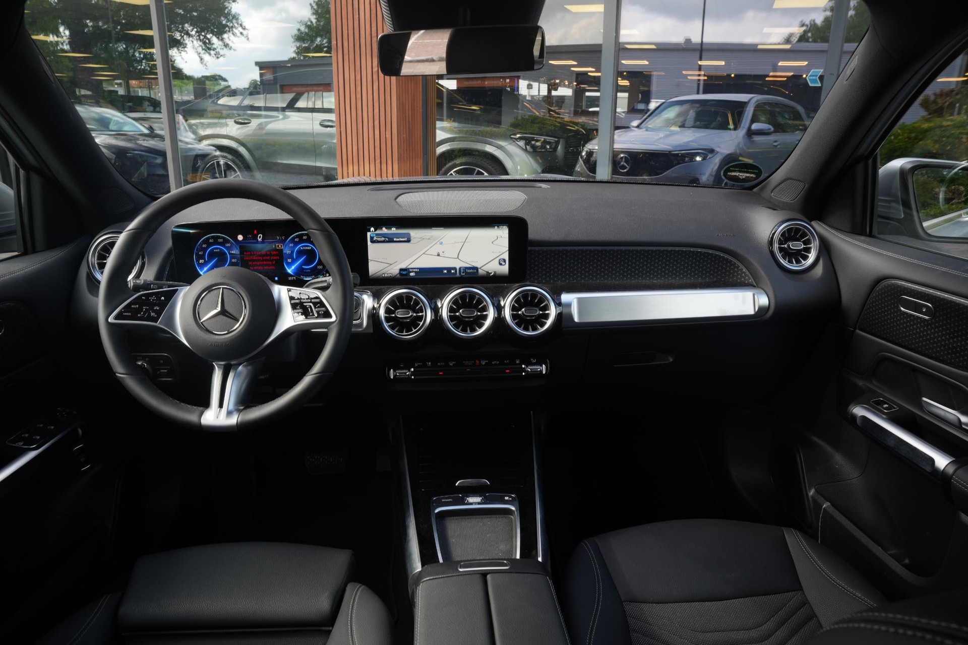 Mercedes-Benz EQB 250+ Business Solution 71 kWh 2025 High-Tech silver - Metallic finish (922U) 15