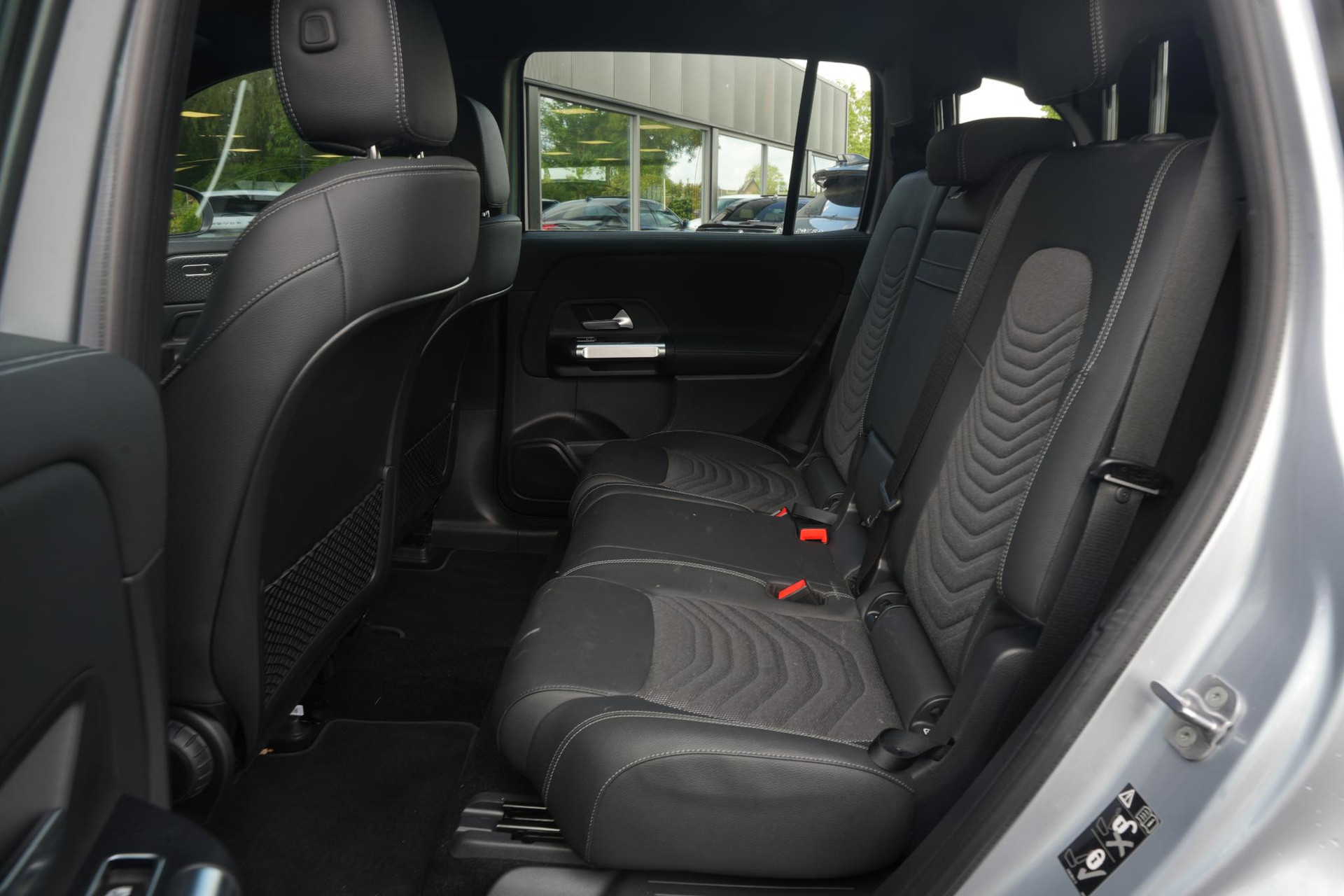 Mercedes-Benz EQB 250+ Business Solution 71 kWh 2025 High-Tech silver - Metallic finish (922U) 19