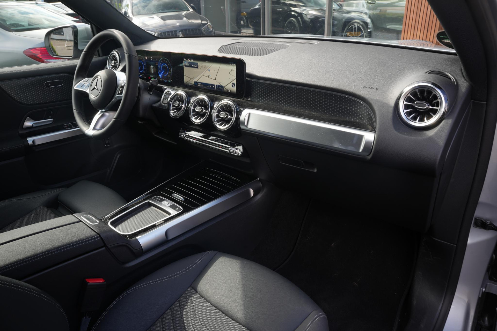 Mercedes-Benz EQB 250+ Business Solution 71 kWh 2025 High-Tech silver - Metallic finish (922U) 23