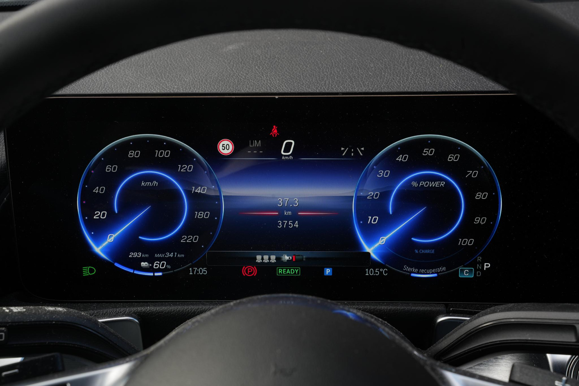 Mercedes-Benz EQB 250+ Business Solution 71 kWh 2025 High-Tech silver - Metallic finish (922U) 25
