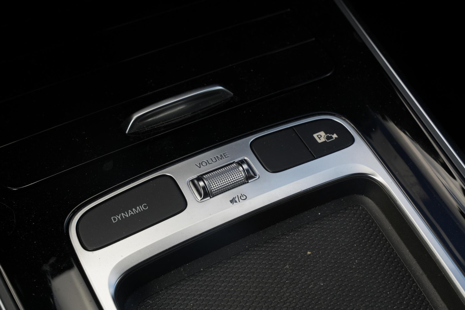 Mercedes-Benz EQB 250+ Business Solution 71 kWh 2025 High-Tech silver - Metallic finish (922U) 31