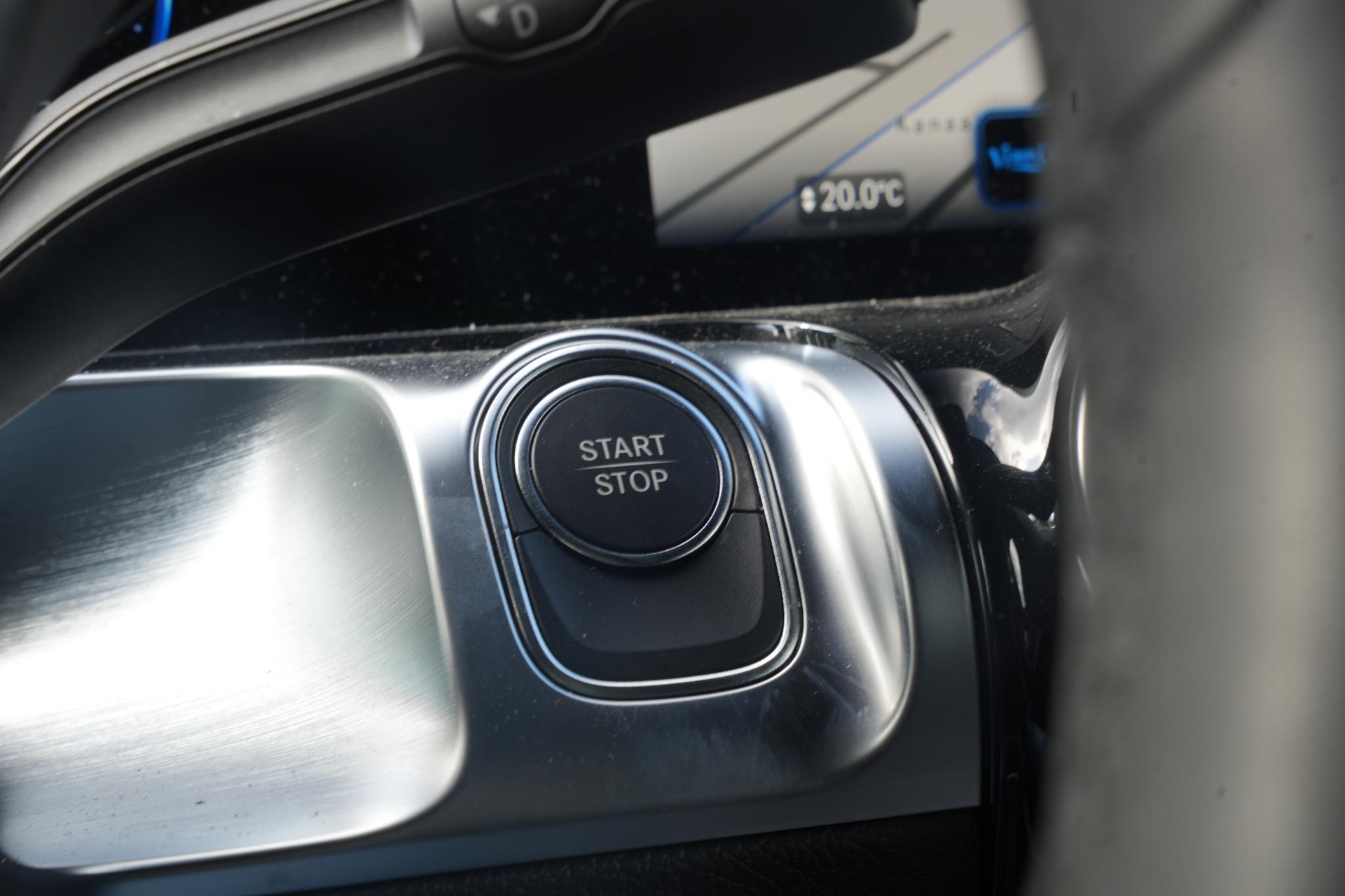 Mercedes-Benz EQB 250+ Business Solution 71 kWh 2025 High-Tech silver - Metallic finish (922U) 33